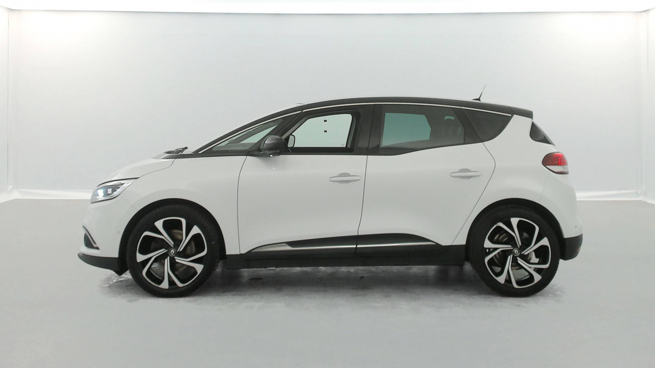 Vente en ligne Renault Scenic 4 Scenic Blue dCi 120 au prix de 13 590 €