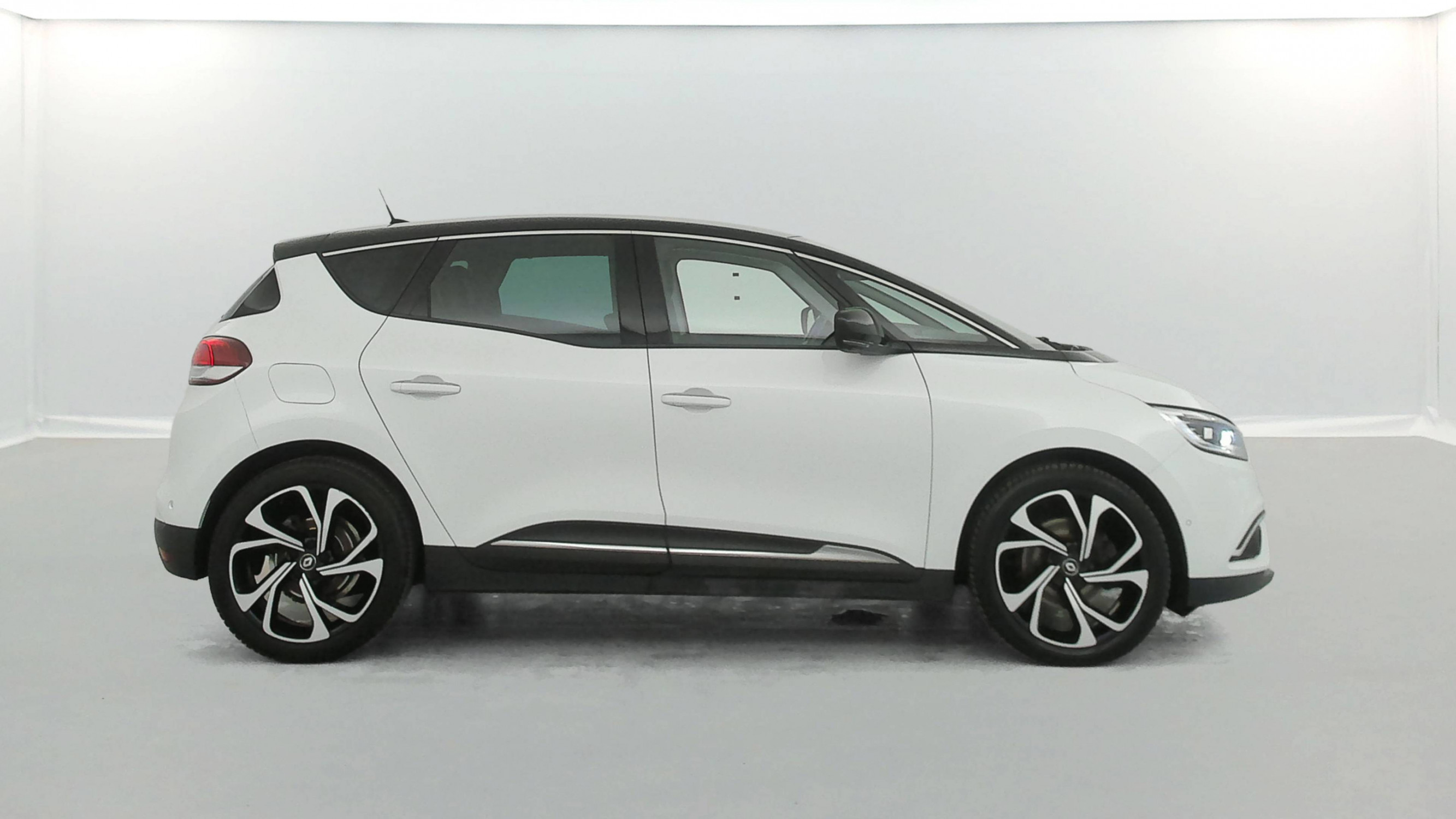 Vente en ligne Renault Scenic 4 Scenic Blue dCi 120 au prix de 13 590 €