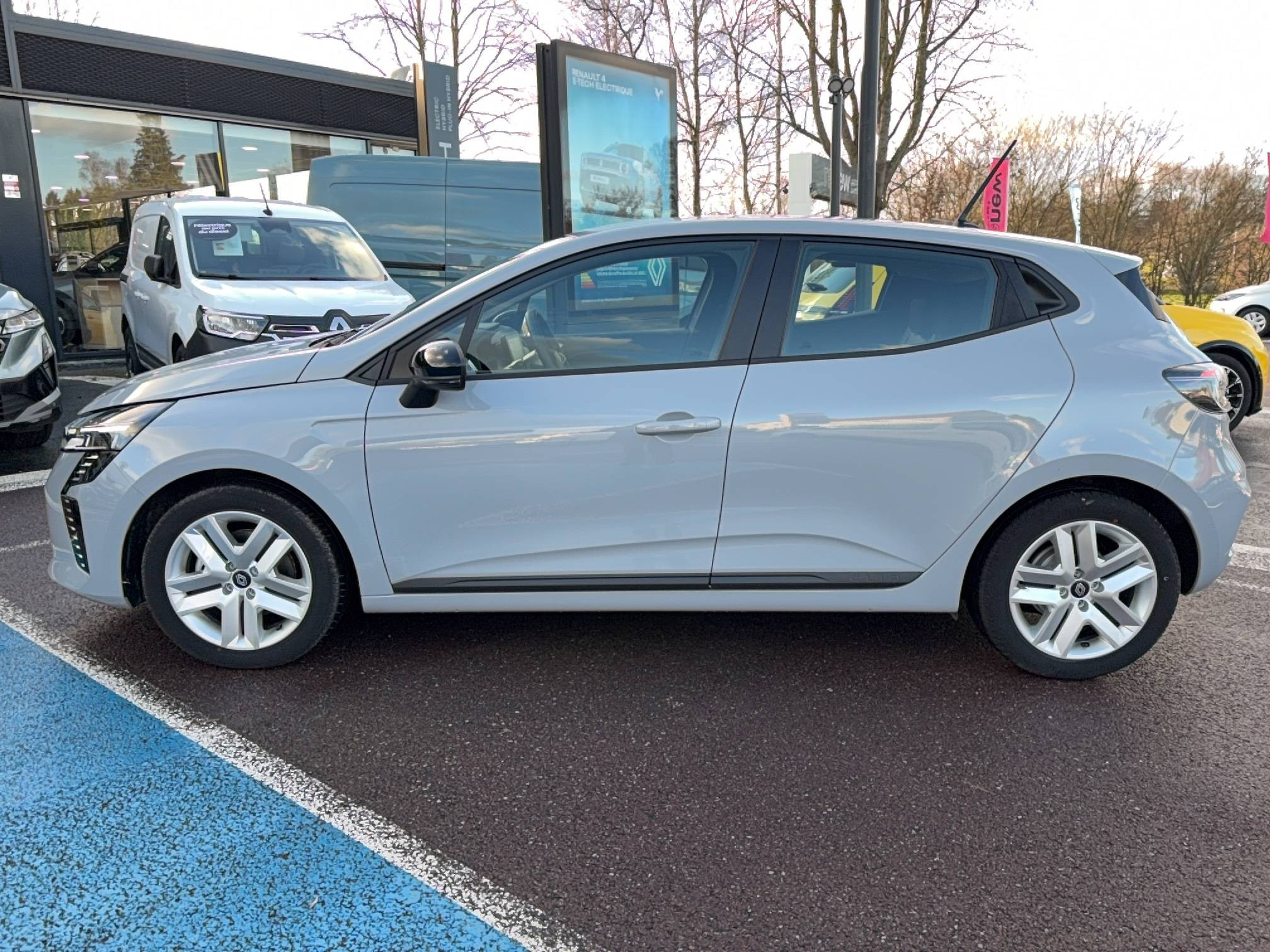 Vente en ligne Renault Clio 5 Clio E-Tech full hybrid 145 ch GSR2 au prix de 20 990 €