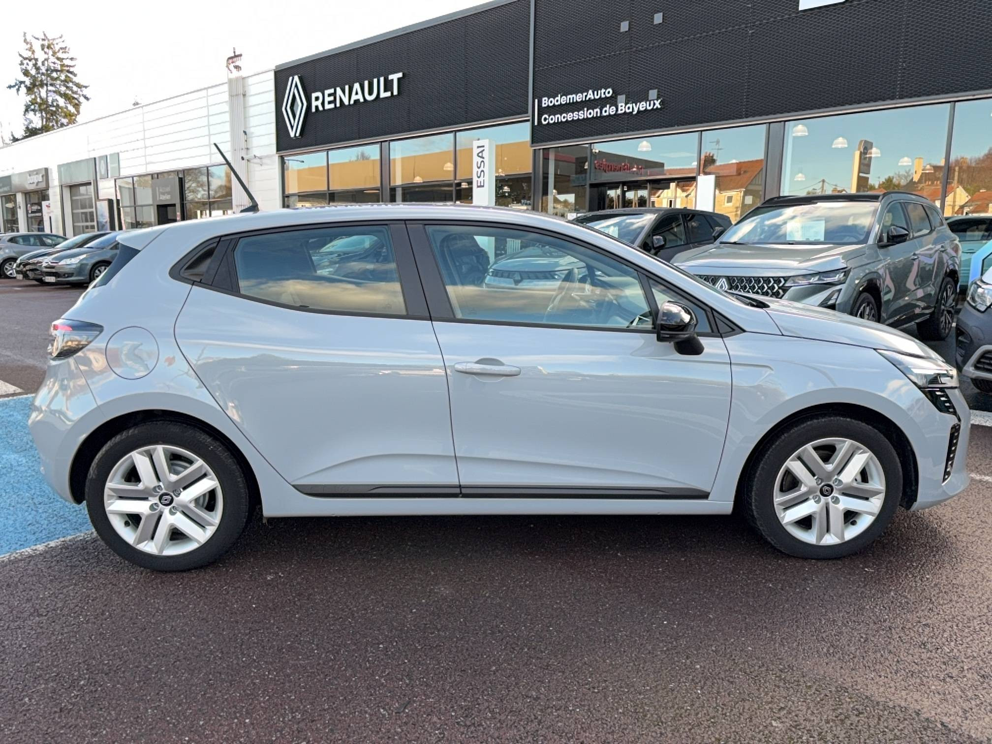 Vente en ligne Renault Clio 5 Clio E-Tech full hybrid 145 ch GSR2 au prix de 20 990 €