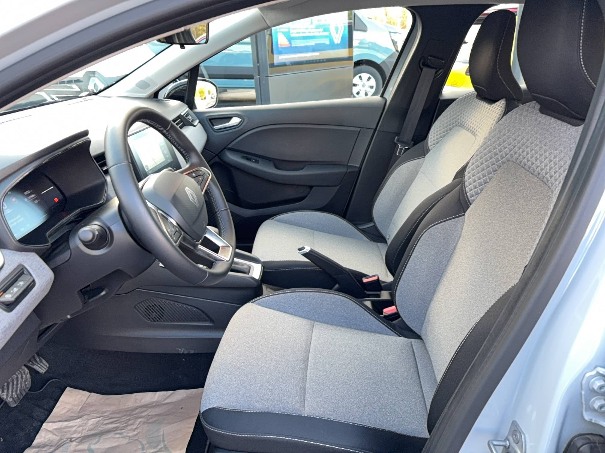 Vente en ligne Renault Clio 5 Clio E-Tech full hybrid 145 ch GSR2 au prix de 20 990 €