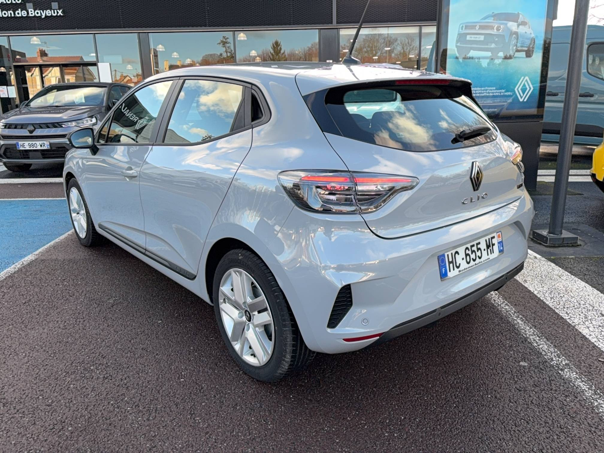 Vente en ligne Renault Clio 5 Clio E-Tech full hybrid 145 ch GSR2 au prix de 20 990 €