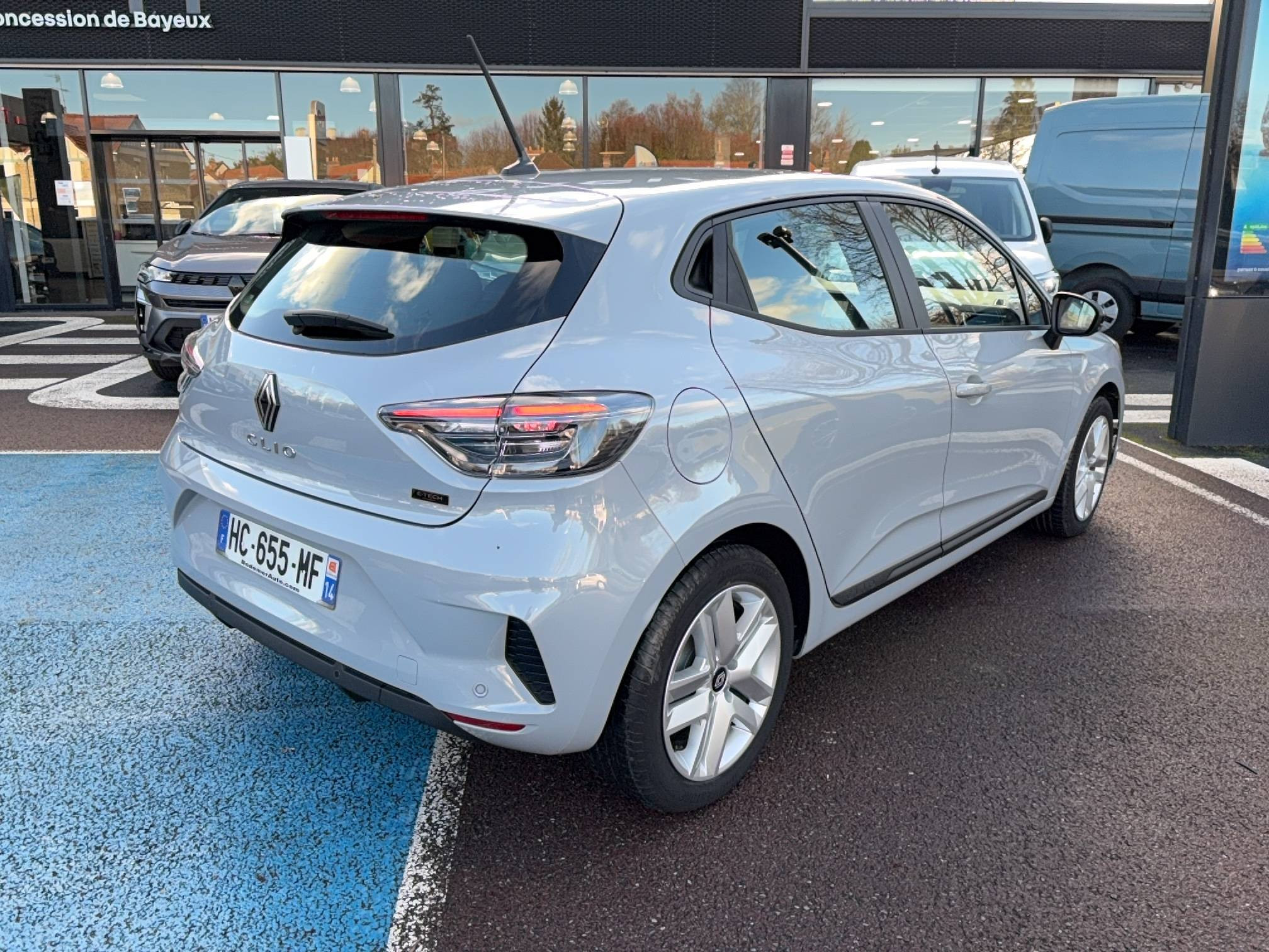 Vente en ligne Renault Clio 5 Clio E-Tech full hybrid 145 ch GSR2 au prix de 20 990 €