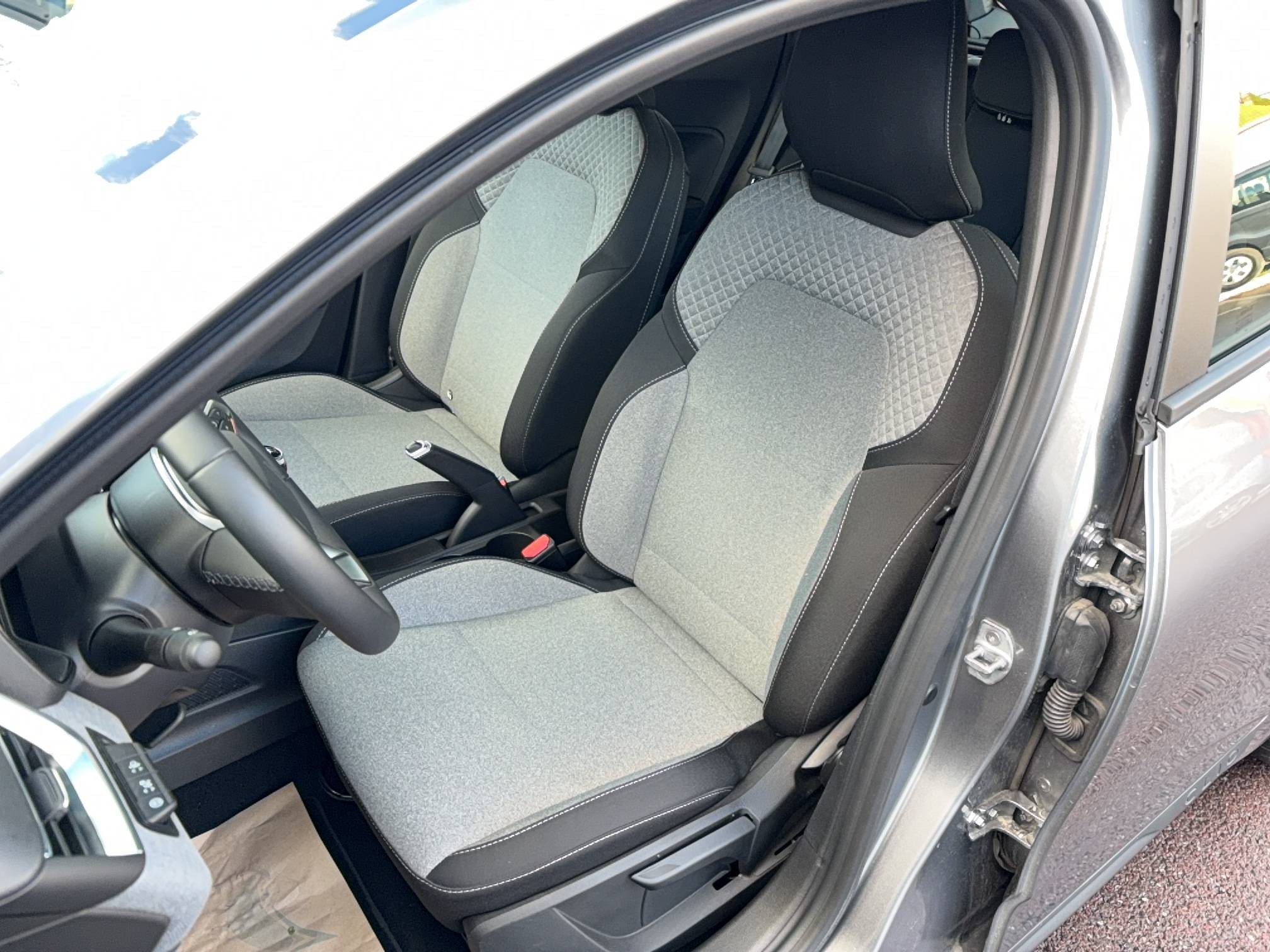 Vente en ligne Renault Clio 5 Clio Eco-G 100 ch GSR2 au prix de 16 990 €