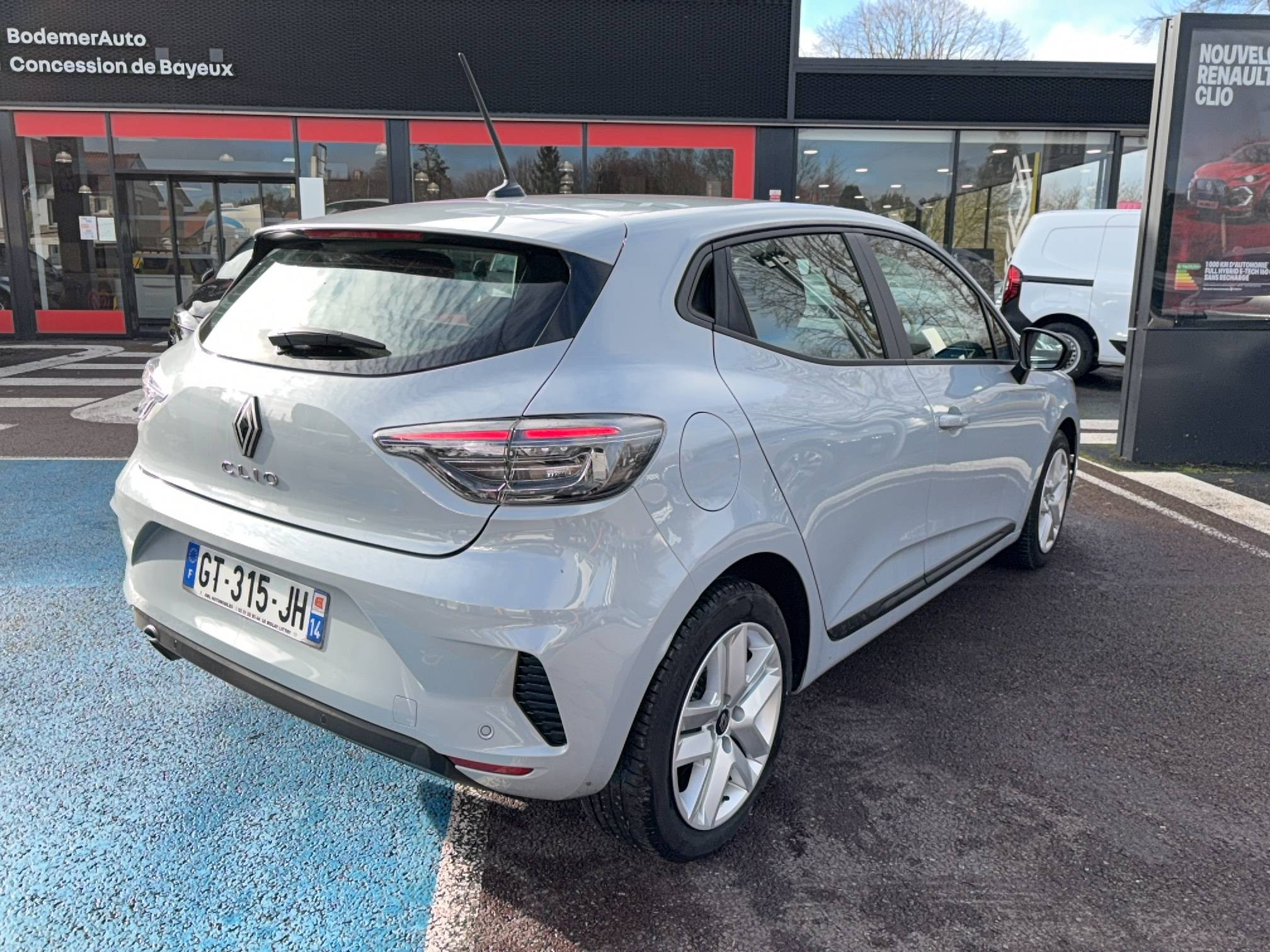 Vente en ligne Renault Clio 5 Clio TCe 90 au prix de 14 990 €