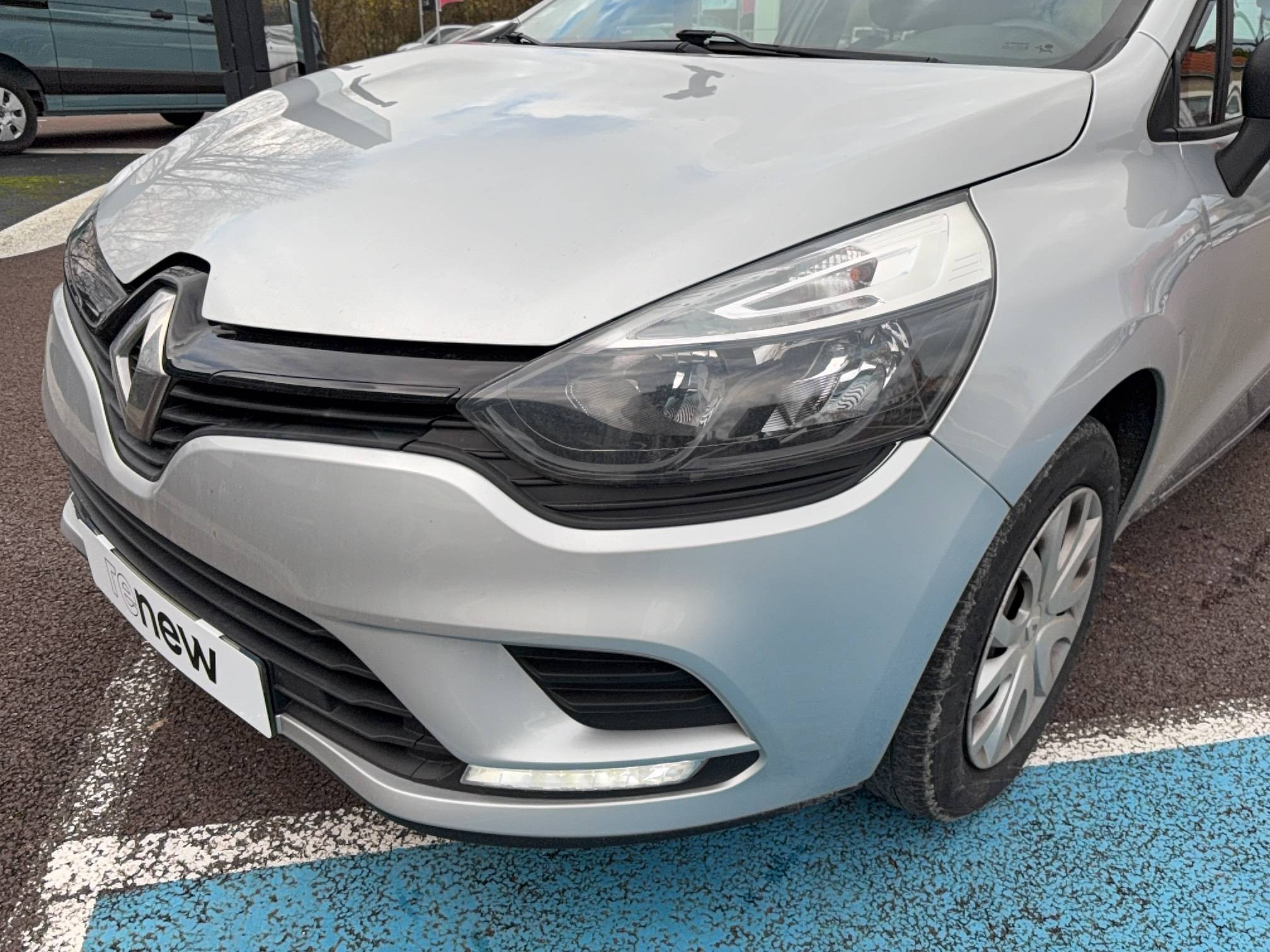 Vente en ligne Renault Clio 4 Clio 1.2 16V 75 au prix de 10 490 €