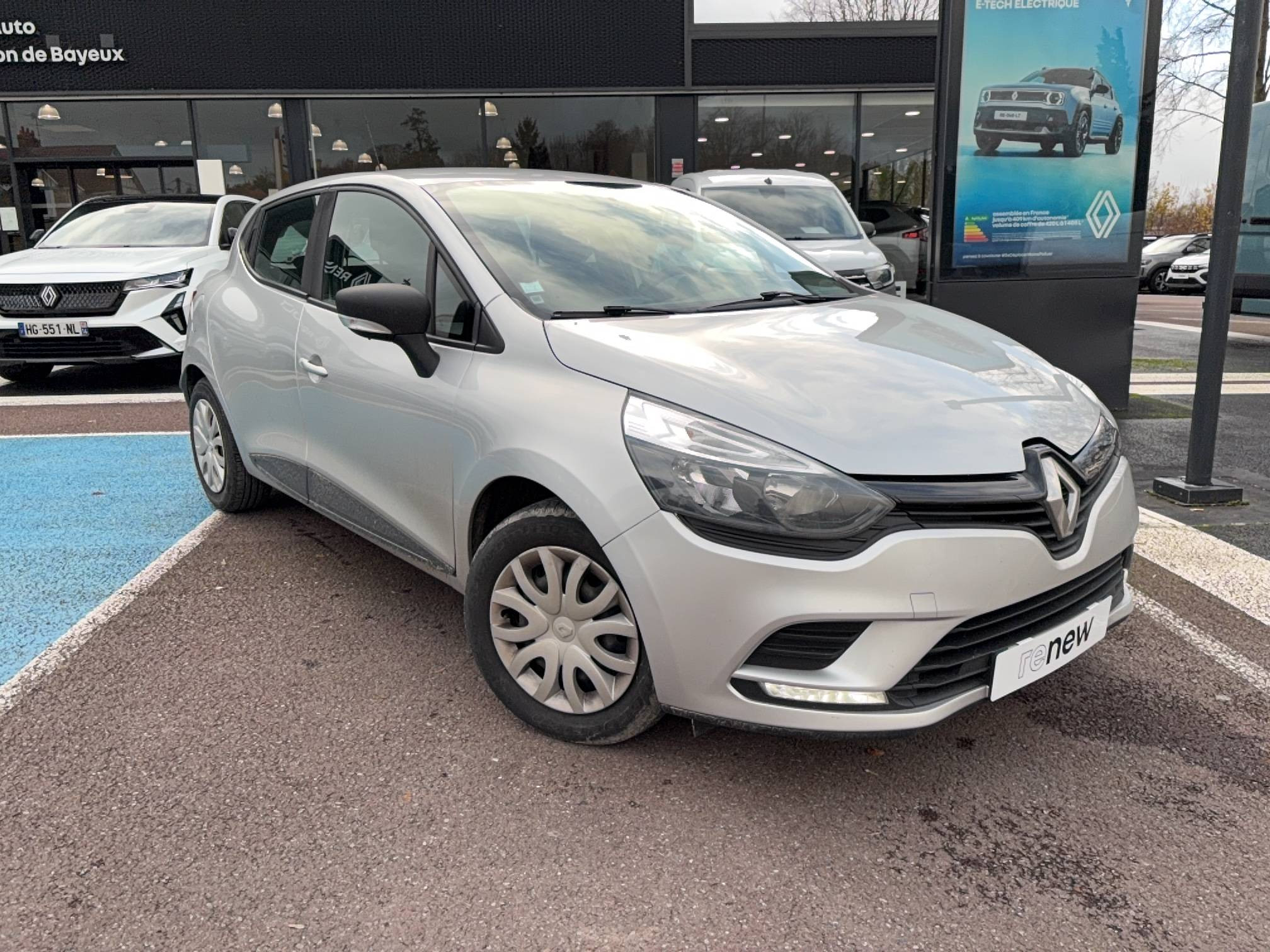 Vente en ligne Renault Clio 4 Clio 1.2 16V 75 au prix de 10 490 €