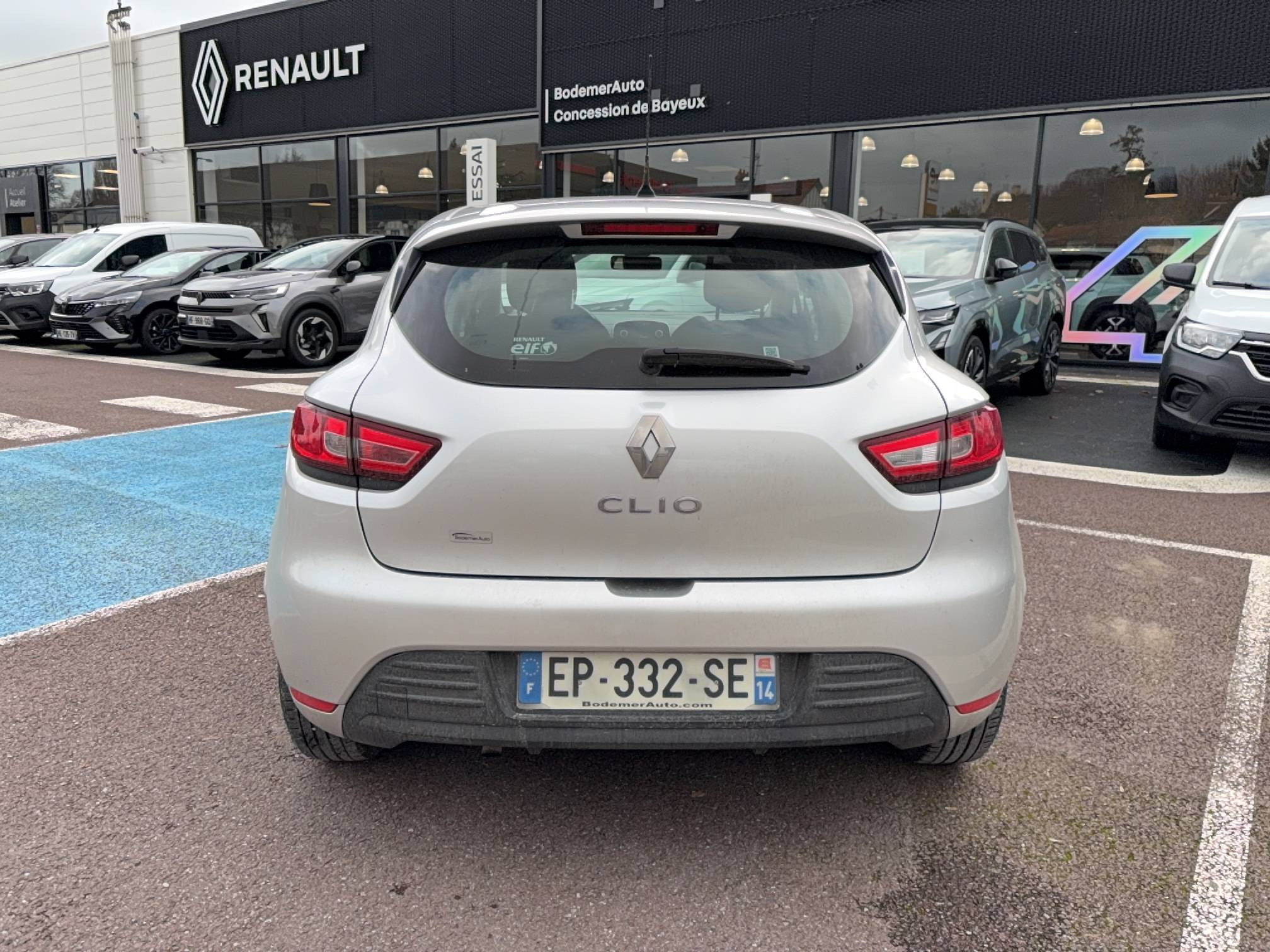 Vente en ligne Renault Clio 4 Clio 1.2 16V 75 au prix de 10 490 €