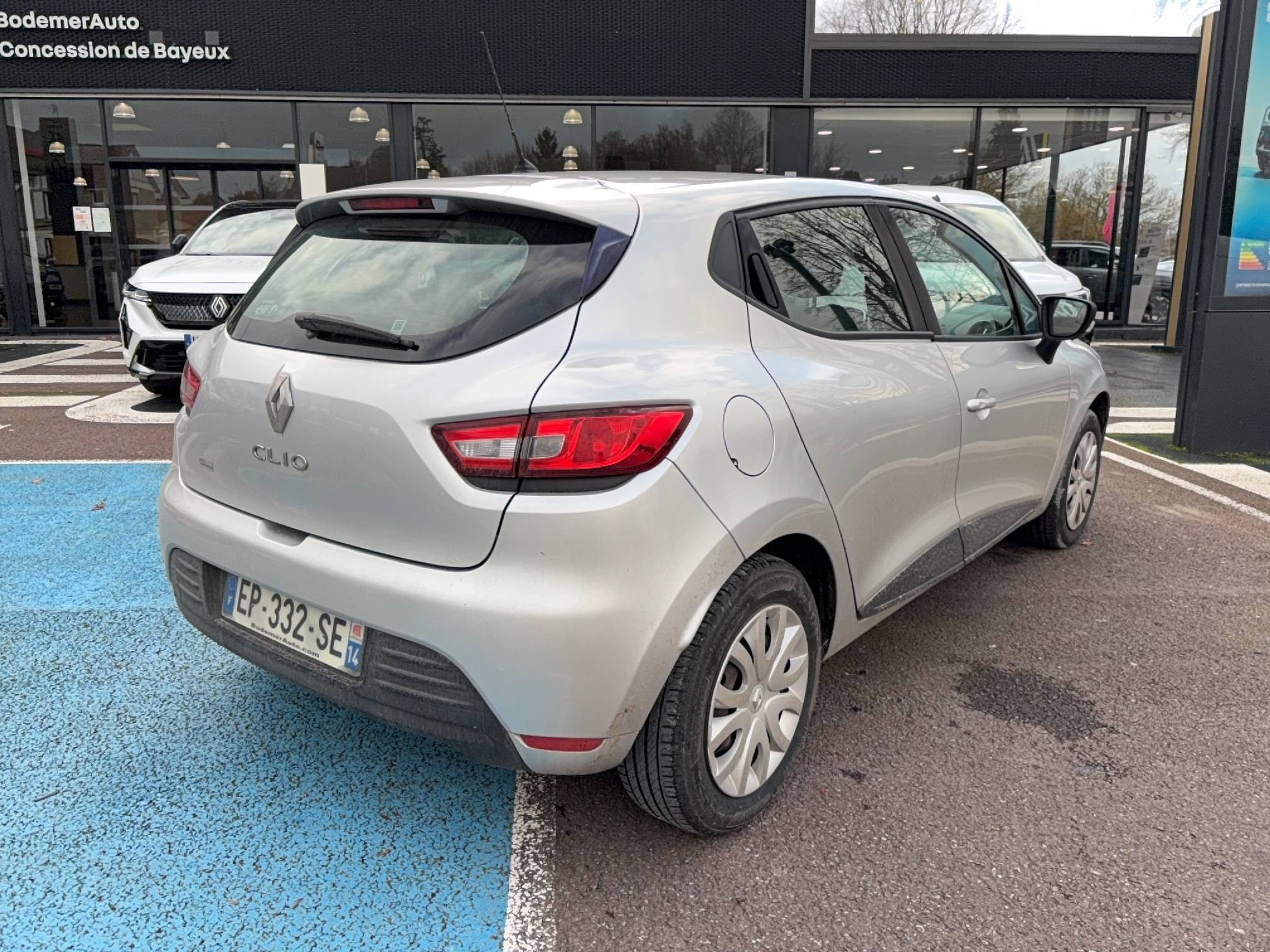 Vente en ligne Renault Clio 4 Clio 1.2 16V 75 au prix de 10 490 €