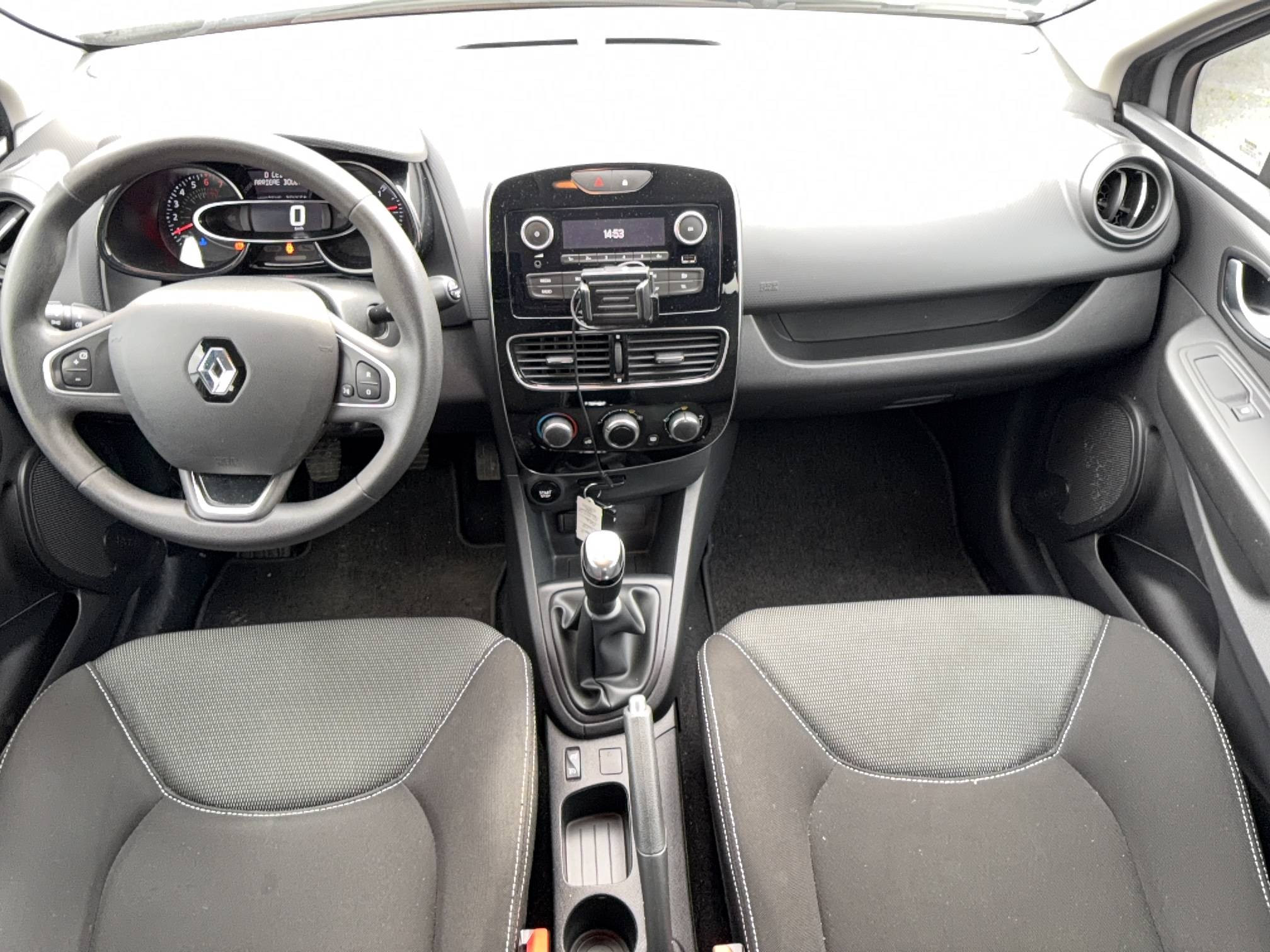 Vente en ligne Renault Clio 4 Clio 1.2 16V 75 au prix de 10 490 €