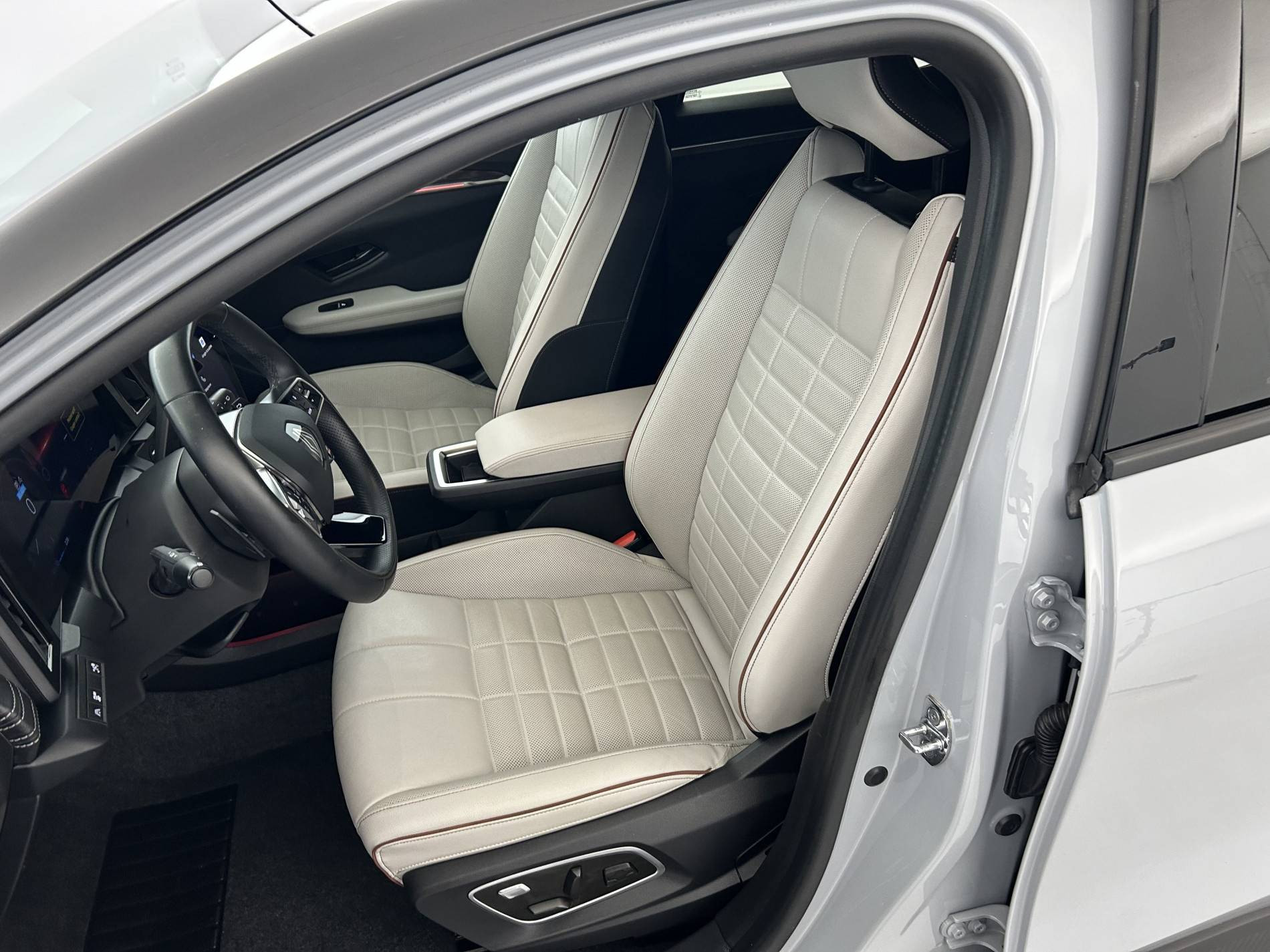 Vente en ligne Renault Megane E-Tech  EV60 220 ch super charge au prix de 23 990 €