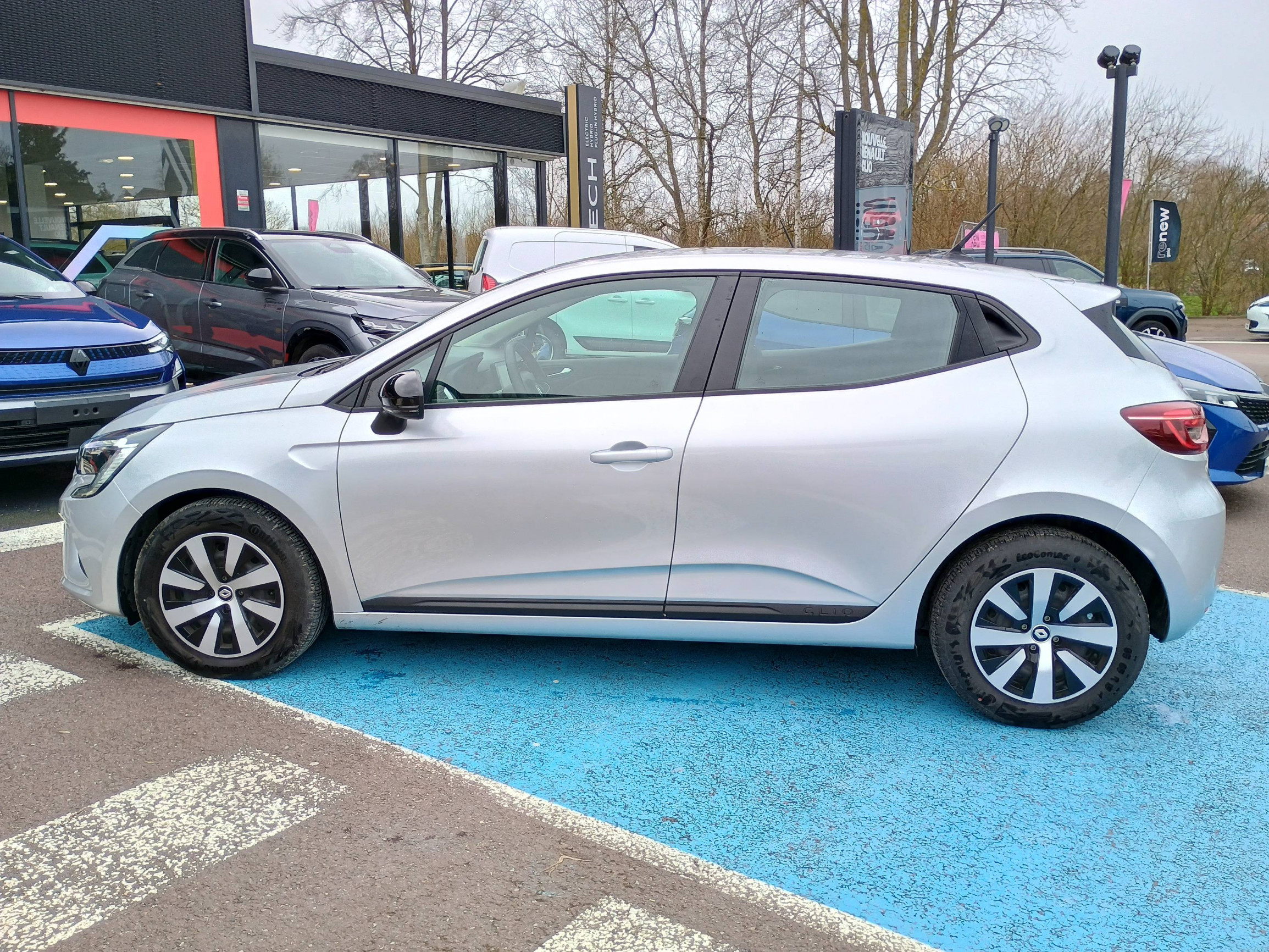 Vente en ligne Renault Clio 5 Clio TCe 90 au prix de 14 790 €