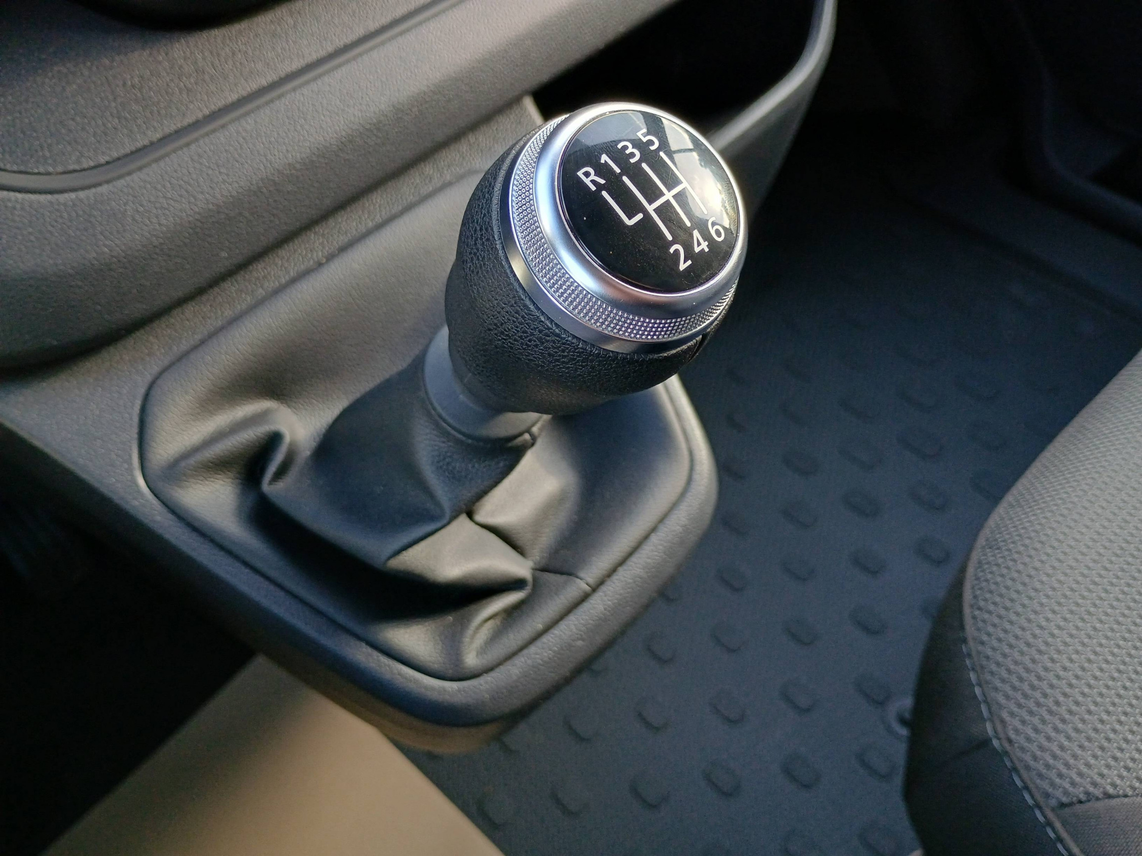 Vente en ligne Renault Trafic 3 Fourgon TRAFIC FGN L1H1 2800 KG BLUE DCI 110 au prix de 26 590 €