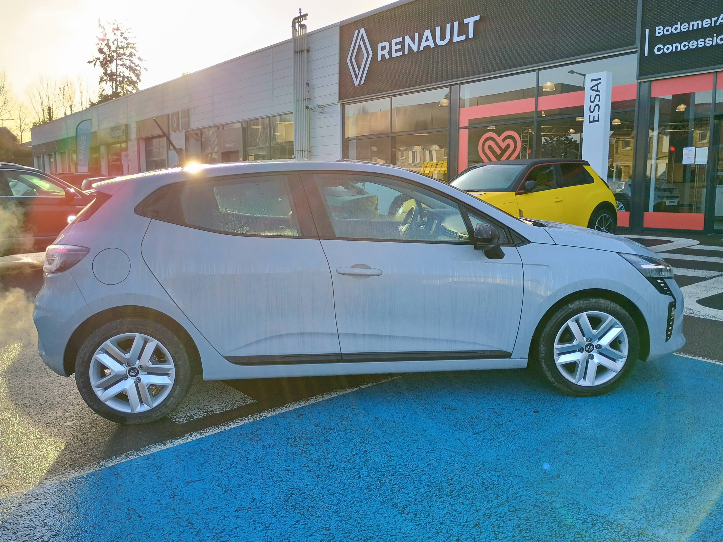 Vente en ligne Renault Clio 5 Clio SCe 65 au prix de 14 990 €