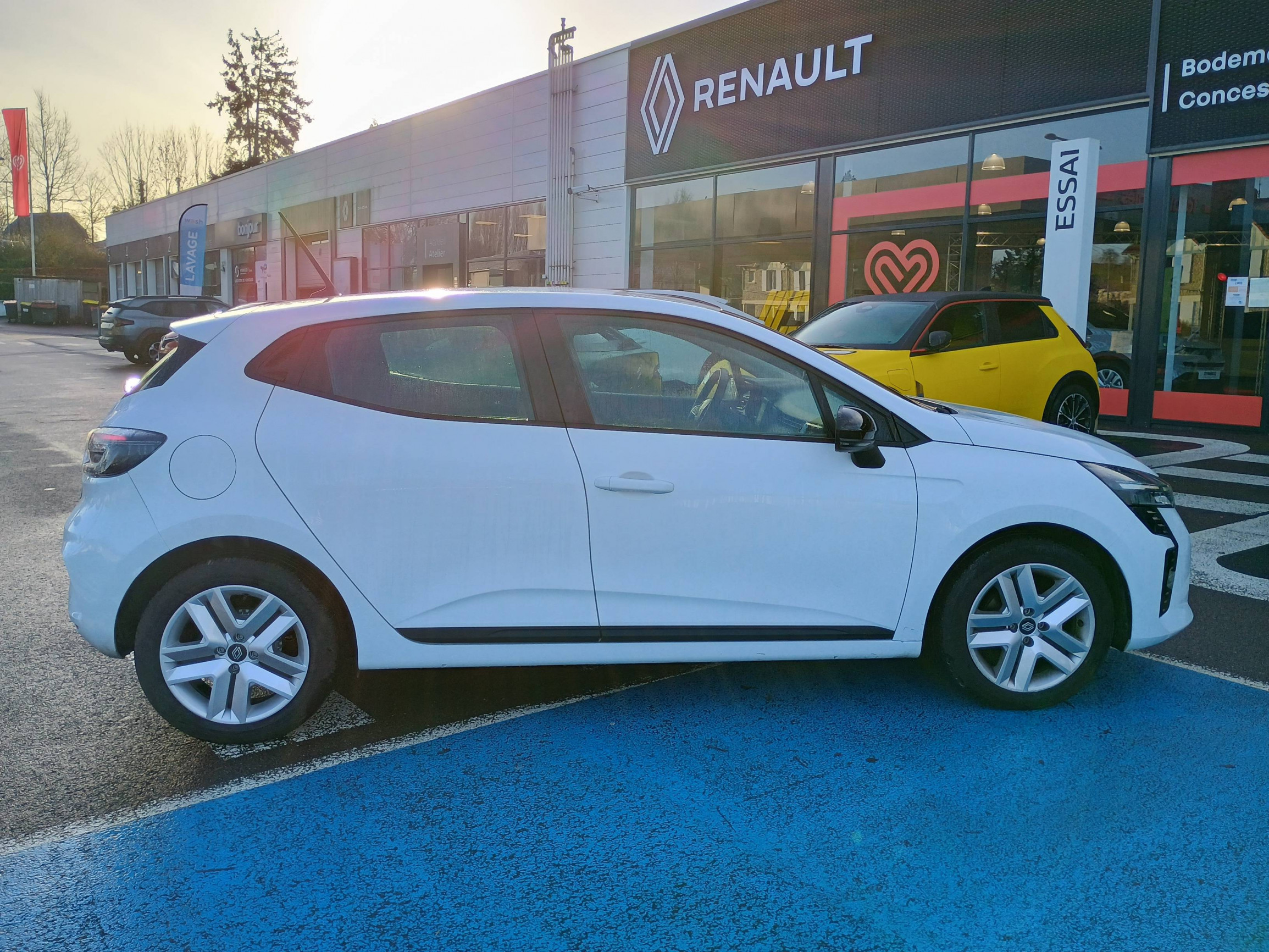 Vente en ligne Renault Clio 5 Clio SCe 65 au prix de 14 990 €
