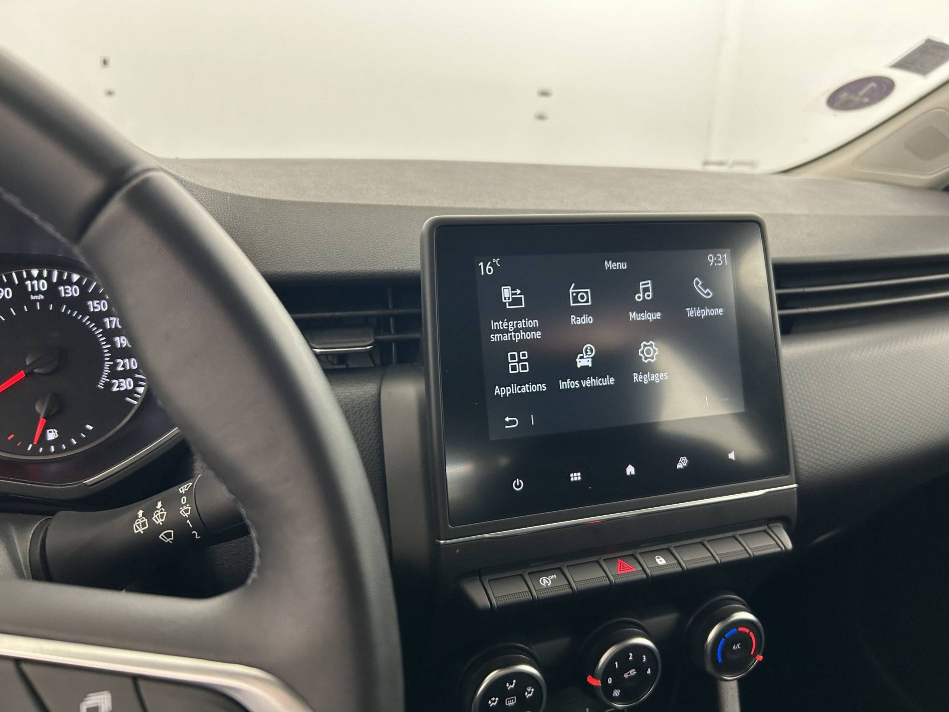 Vente en ligne Renault Clio 5 Clio SCe 65 - 21 au prix de 11 590 €