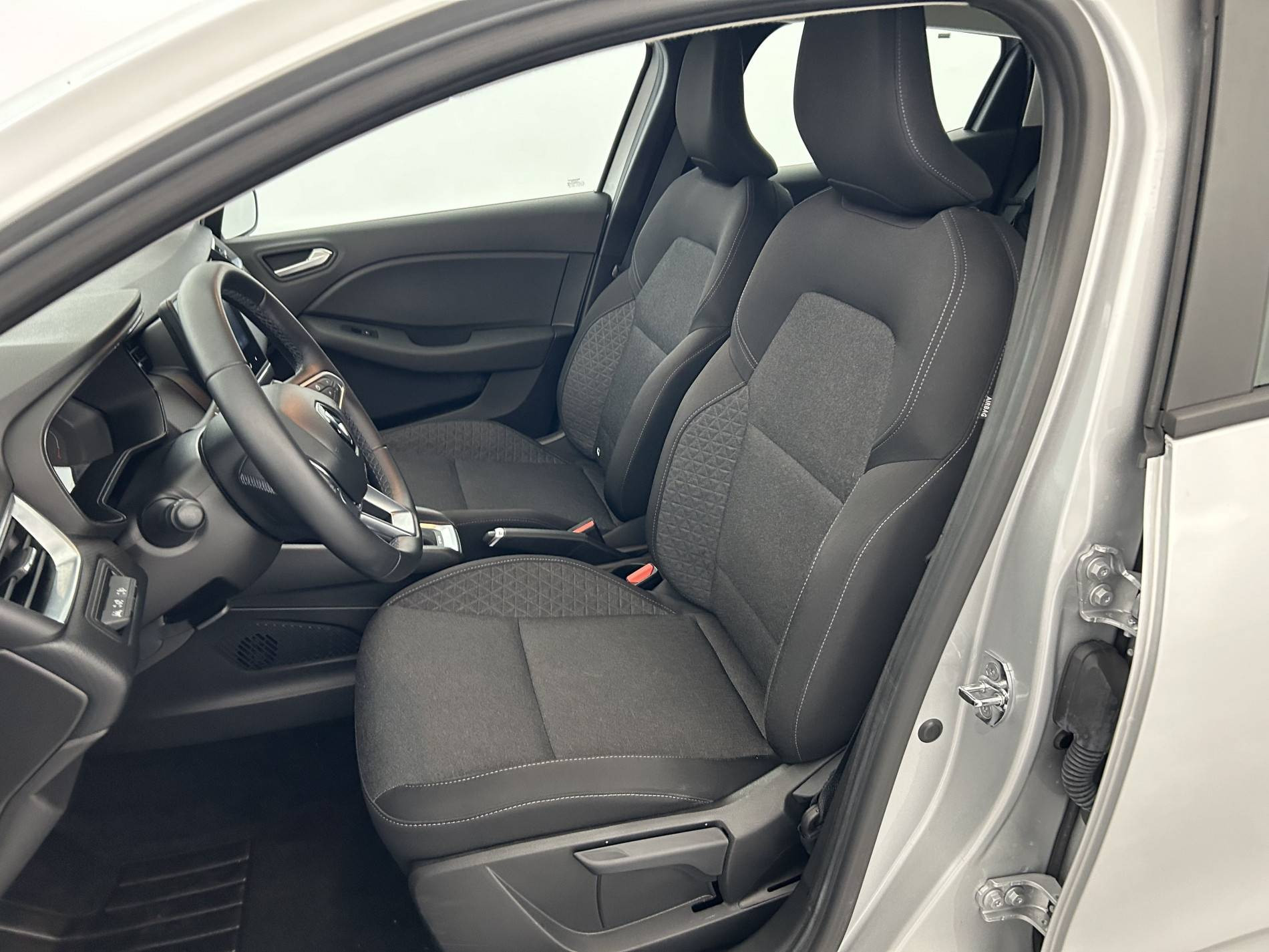 Vente en ligne Renault Clio 5 Clio E-Tech 140 - 21N au prix de 15 590 €