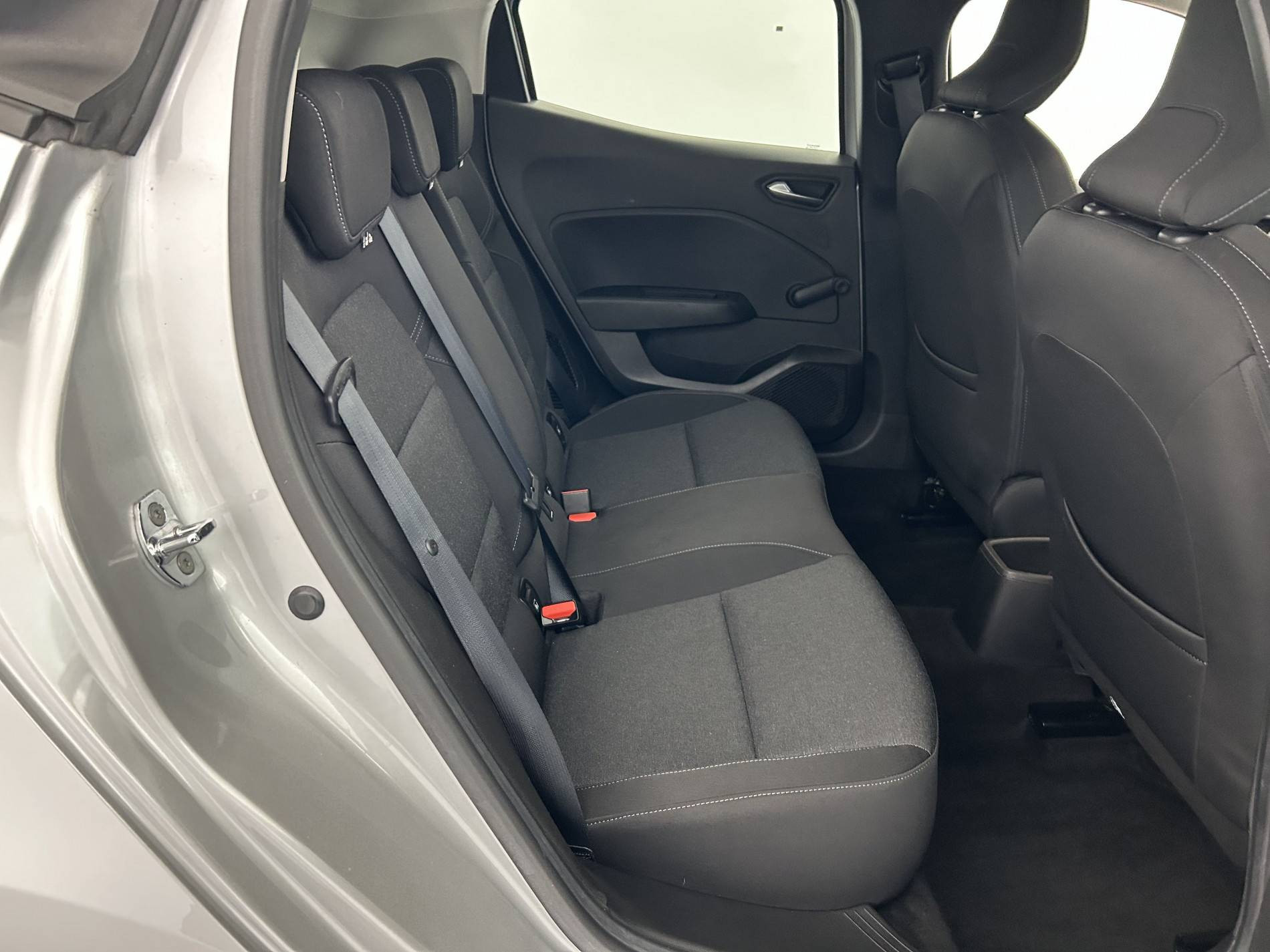 Vente en ligne Renault Clio 5 Clio E-Tech 140 - 21N au prix de 15 590 €