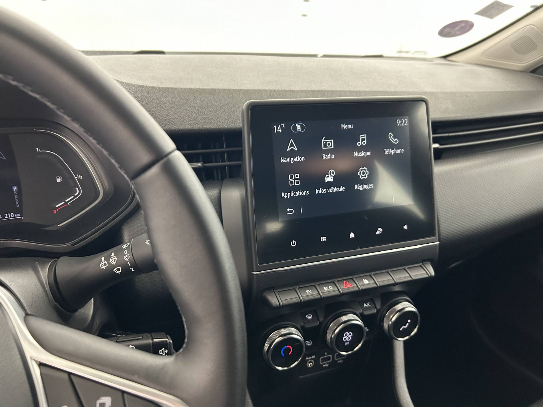 Vente en ligne Renault Clio 5 Clio E-Tech 140 - 21N au prix de 15 590 €