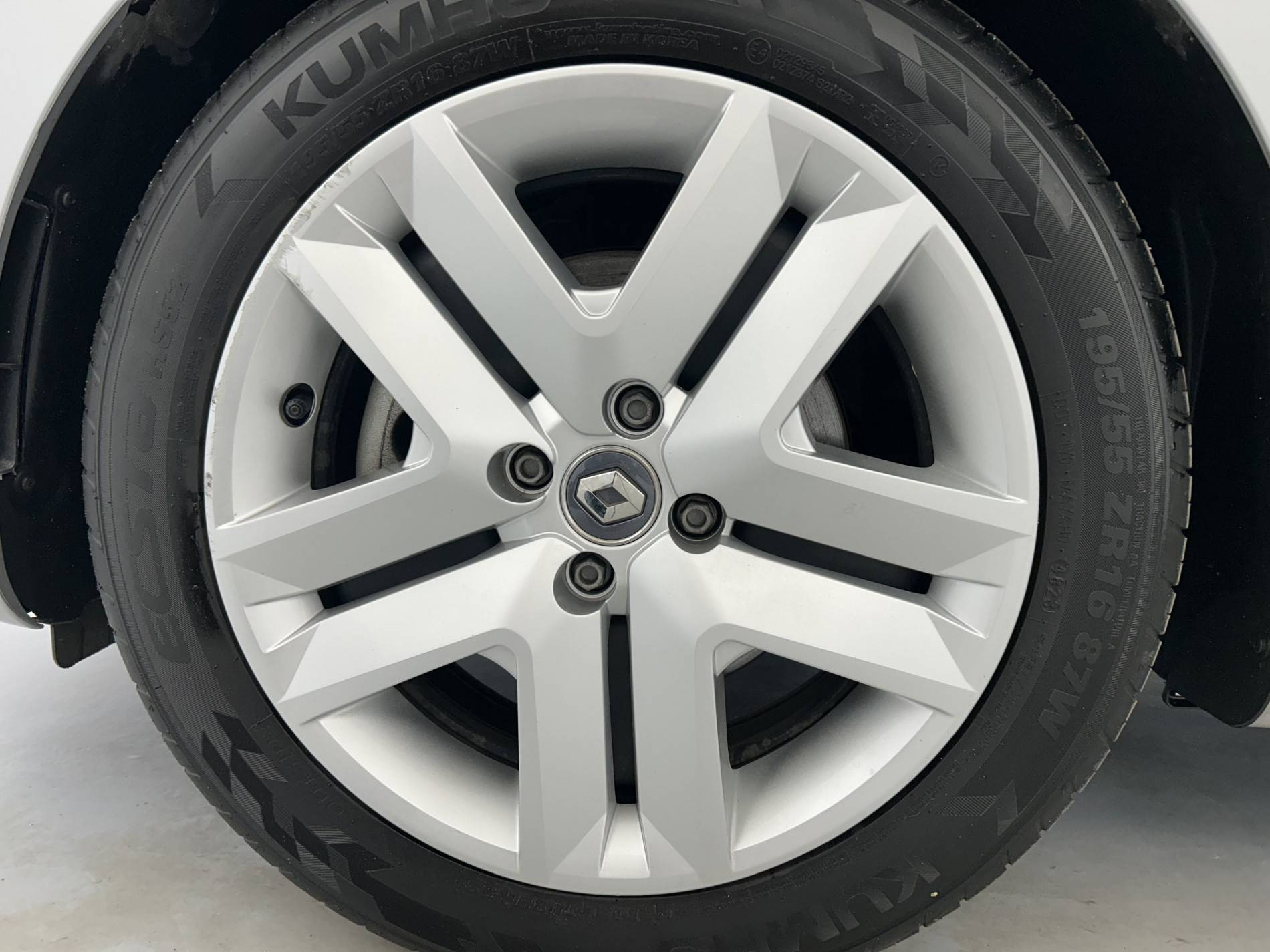 Vente en ligne Renault Clio 5 Clio E-Tech 140 - 21N au prix de 15 590 €