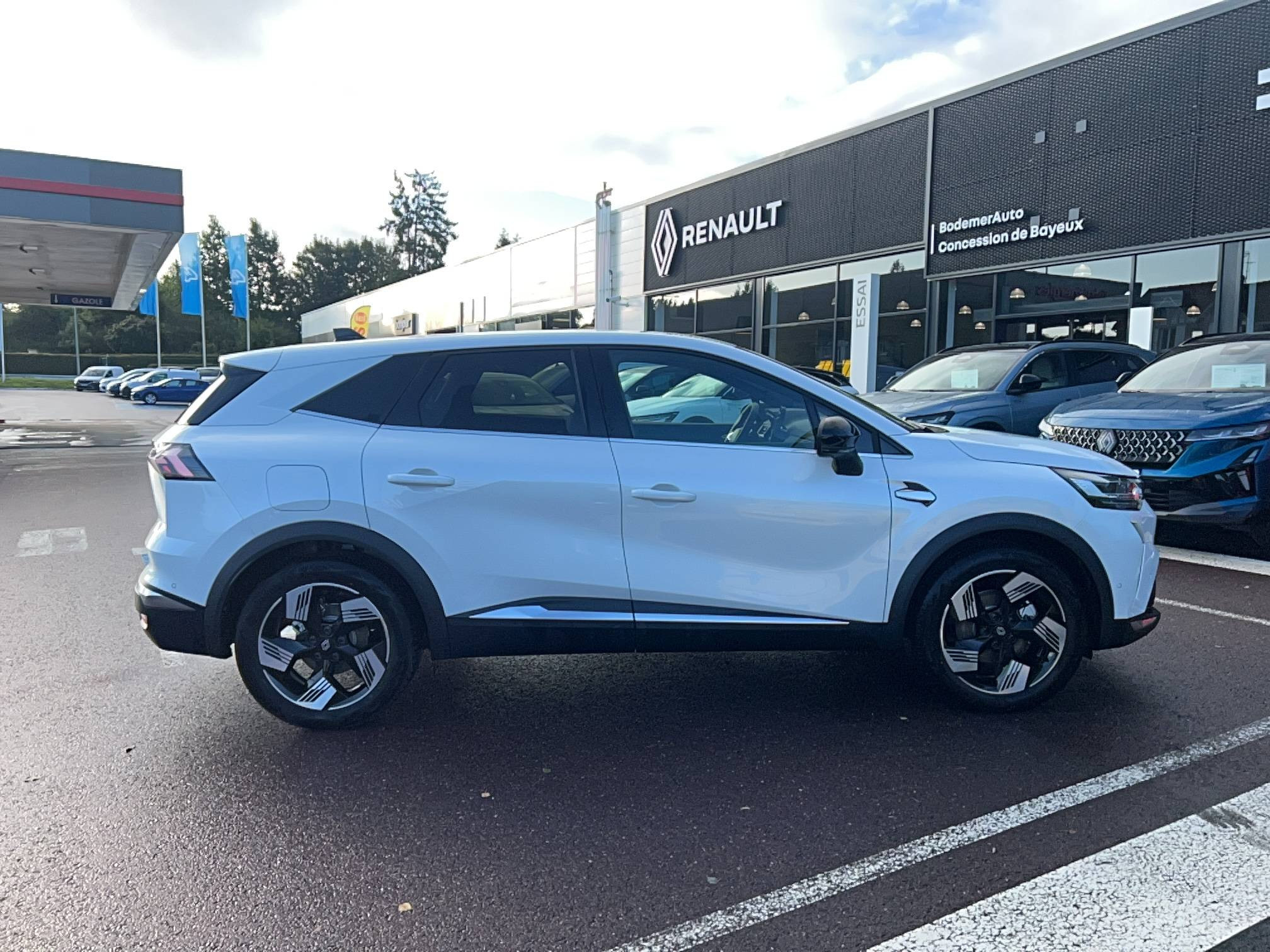 Vente en ligne Renault Symbioz  E-Tech full hybrid 145 au prix de 29 990 €