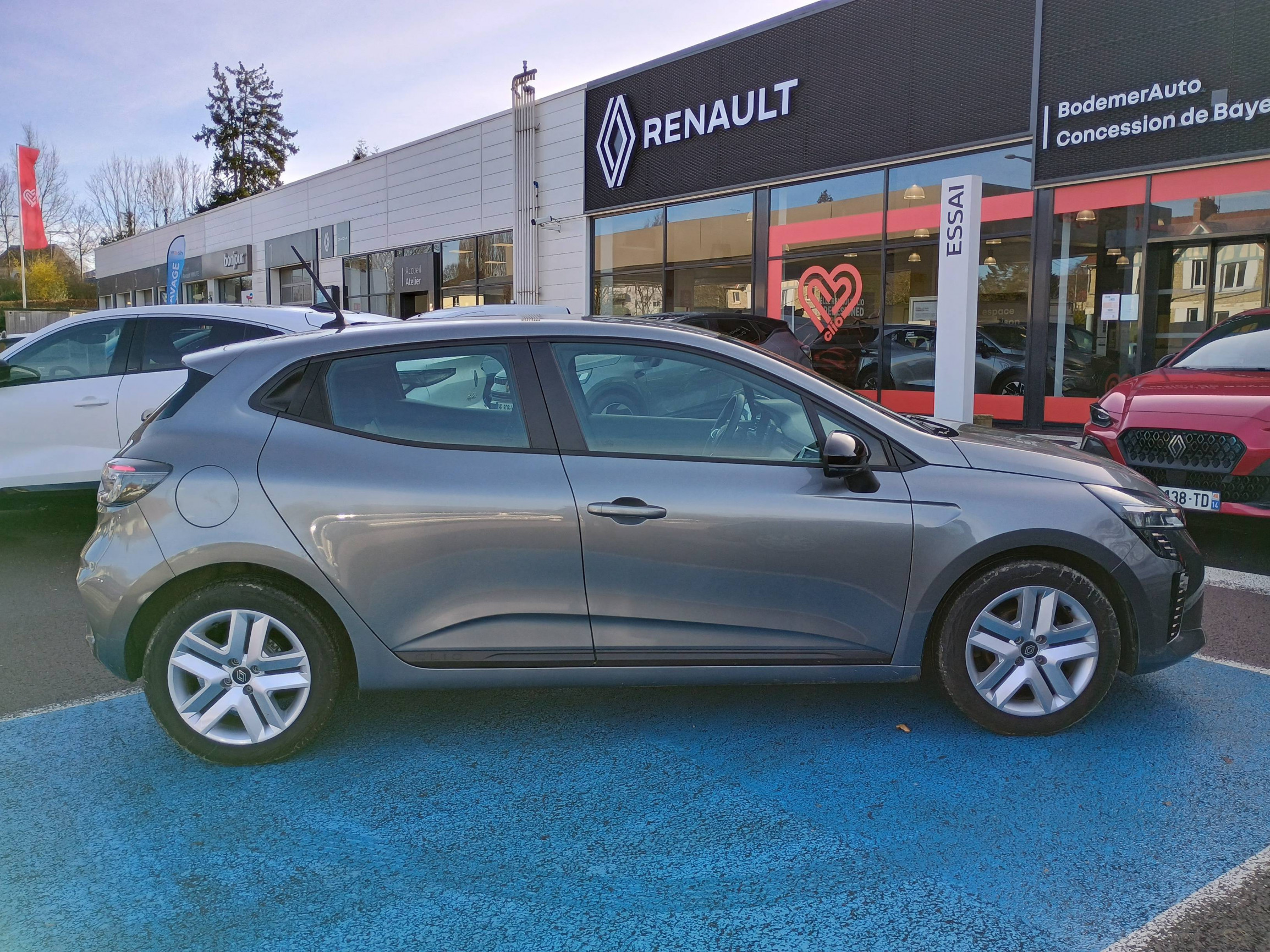 Vente en ligne Renault Clio 5 Clio SCe 65 au prix de 14 990 €
