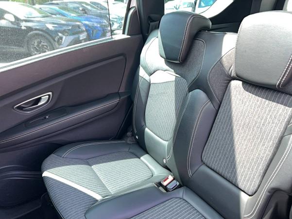 Vente en ligne Renault Grand Scenic 4 Grand Scenic TCe 140 FAP - 21 au prix de 20 990 €