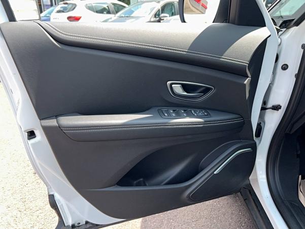 Vente en ligne Renault Grand Scenic 4 Grand Scenic TCe 140 FAP - 21 au prix de 20 990 €
