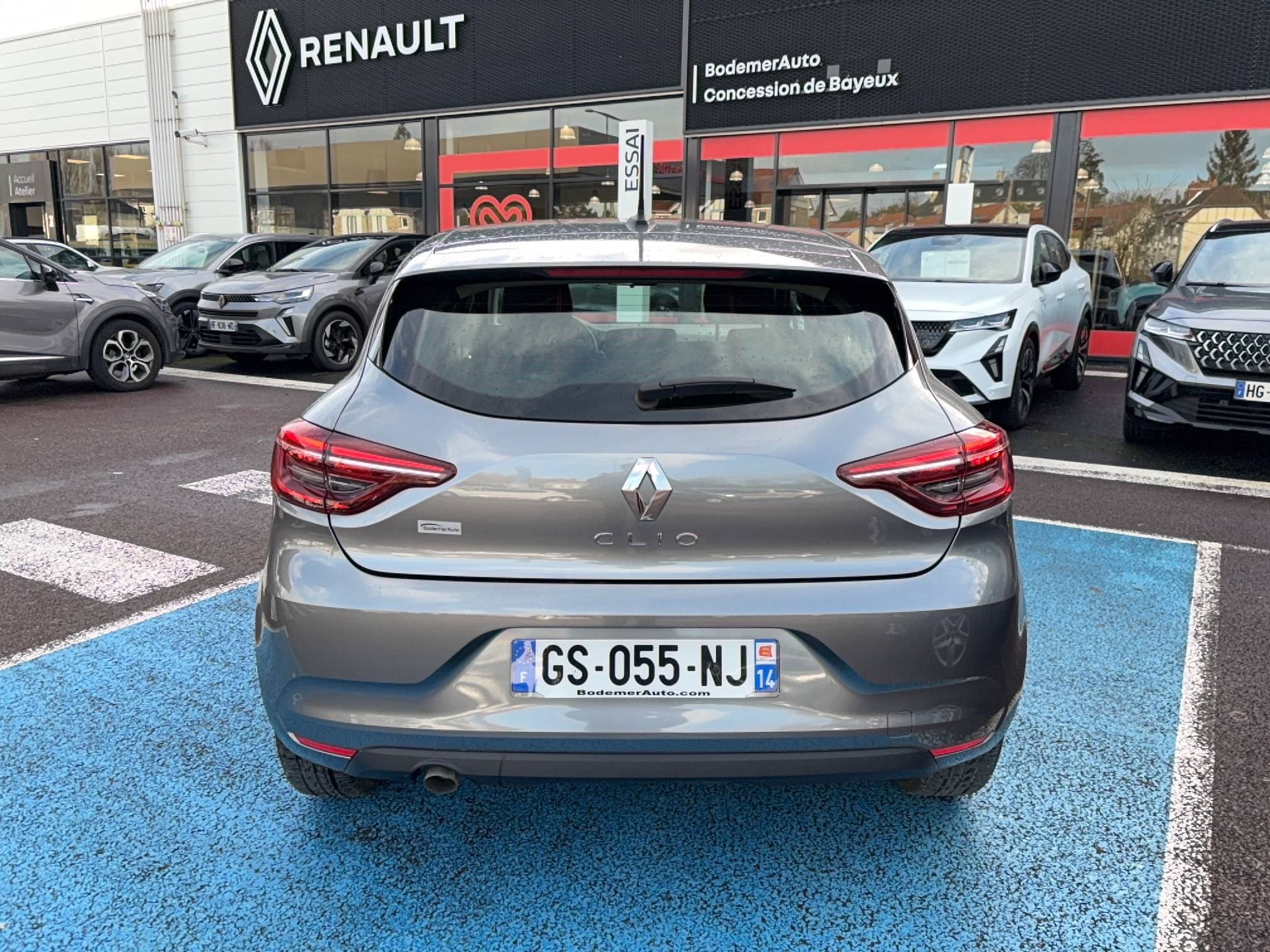 Vente en ligne Renault Clio 5 Clio TCe 90 au prix de 14 990 €