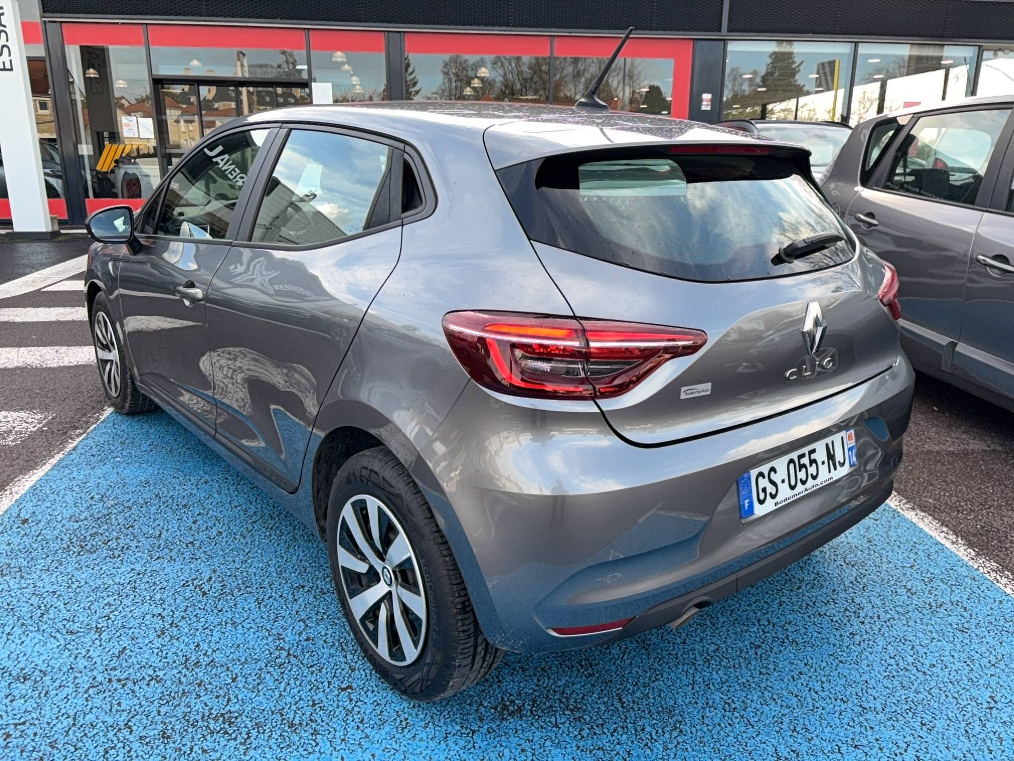 Vente en ligne Renault Clio 5 Clio TCe 90 au prix de 14 990 €