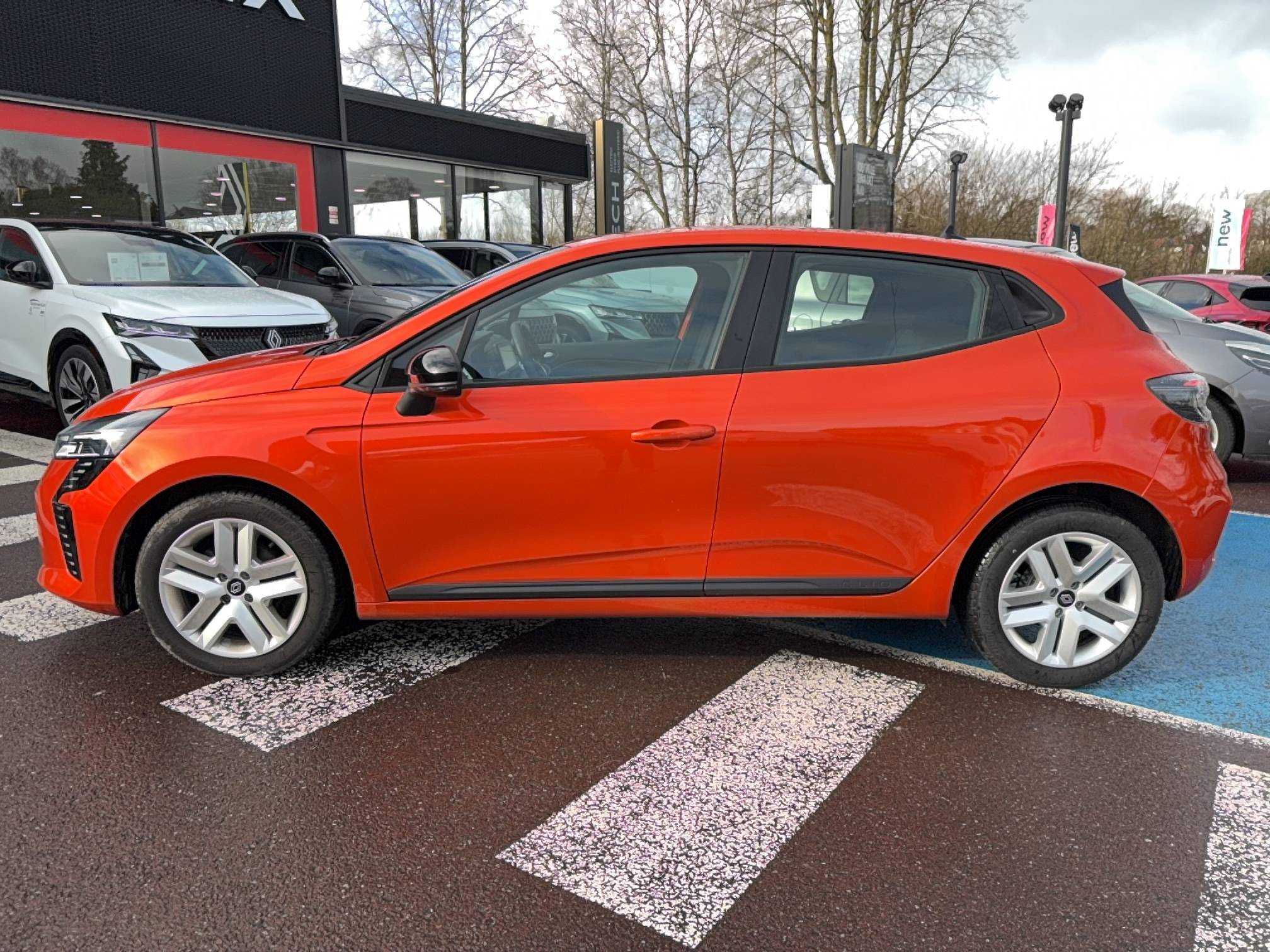 Vente en ligne Renault Clio 5 Clio SCe 65 au prix de 13 990 €