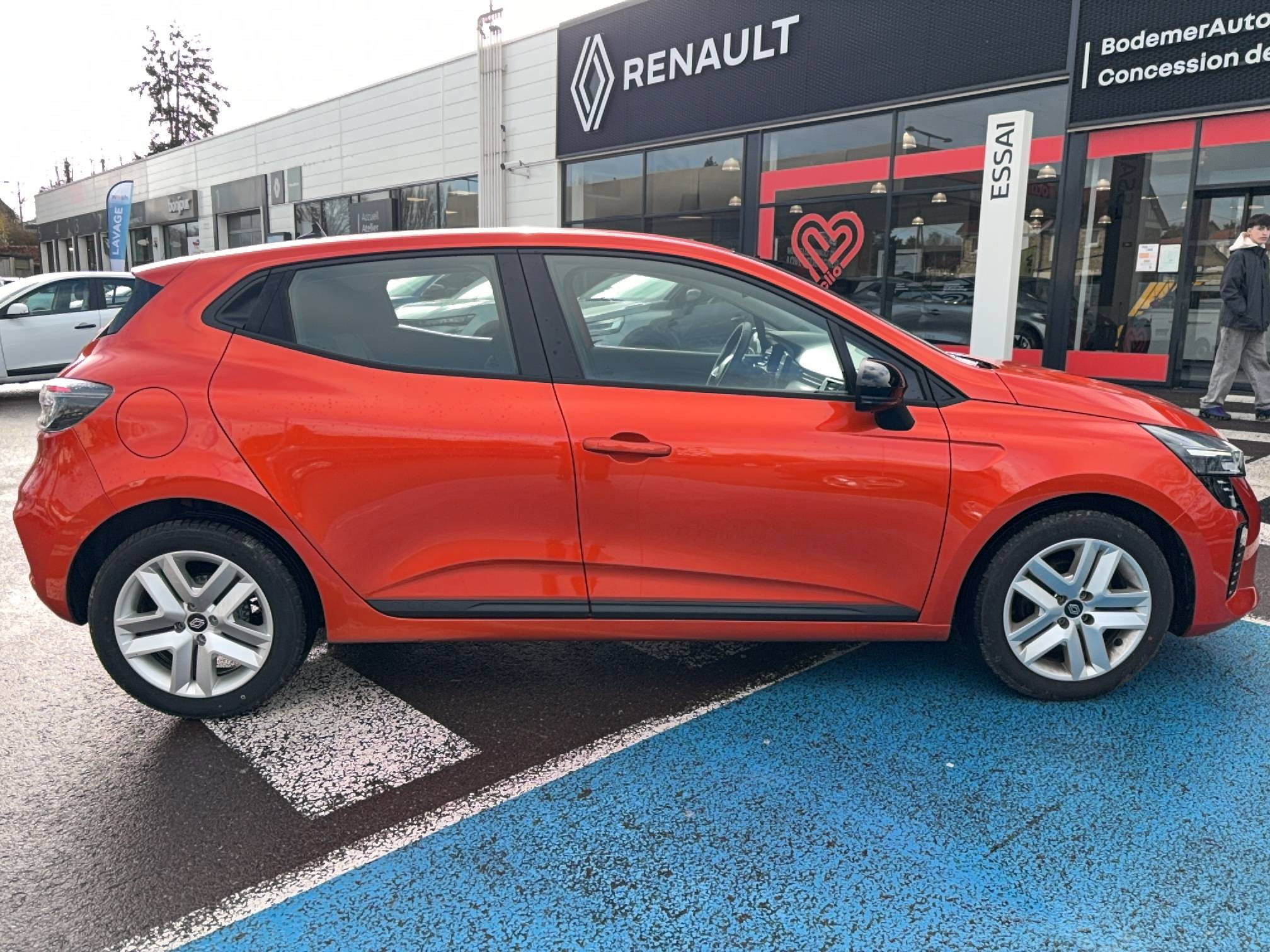 Vente en ligne Renault Clio 5 Clio SCe 65 au prix de 13 990 €