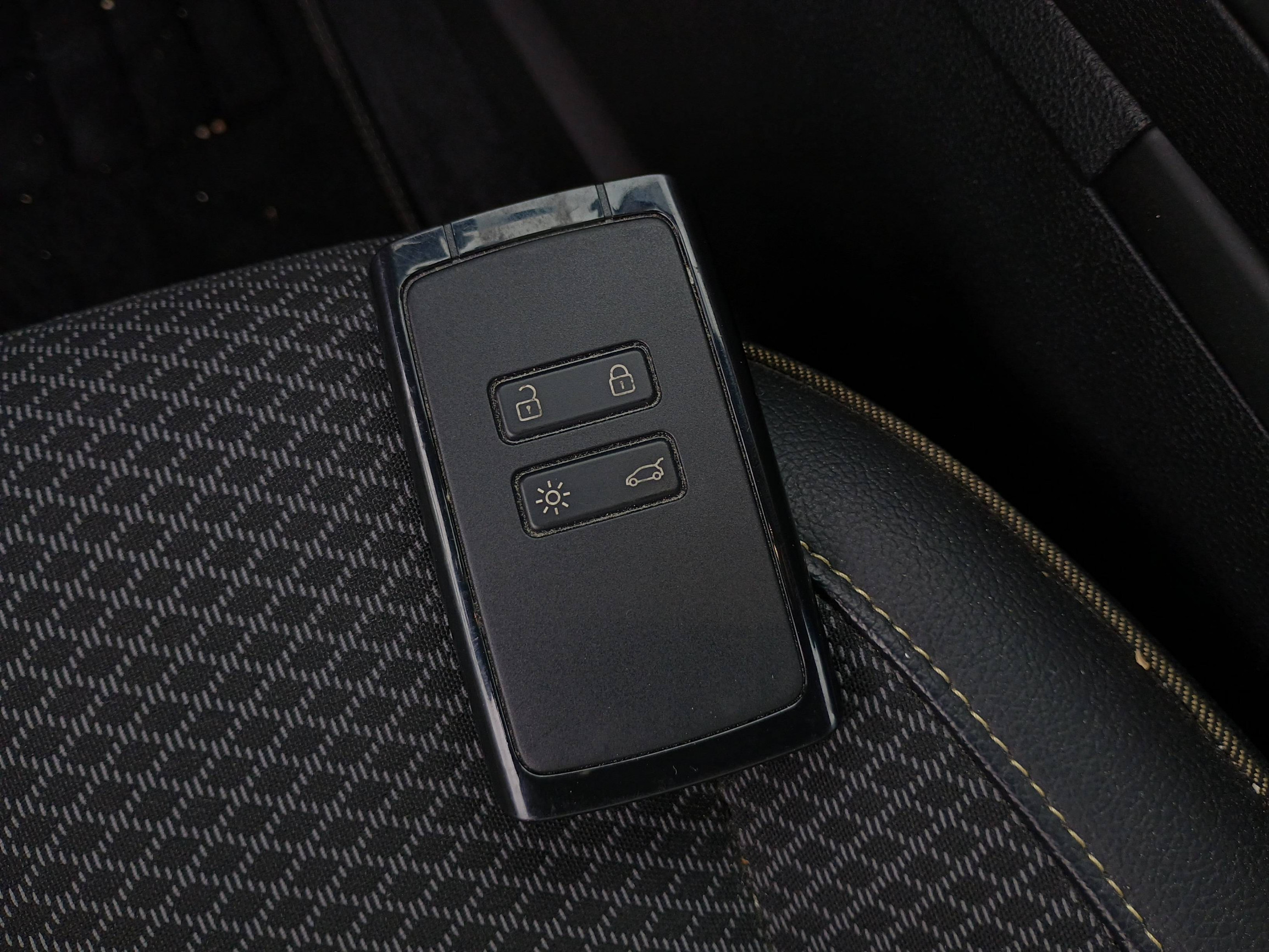 Vente en ligne Renault Arkana  TCe 140 EDC - 23 au prix de 23 990 €