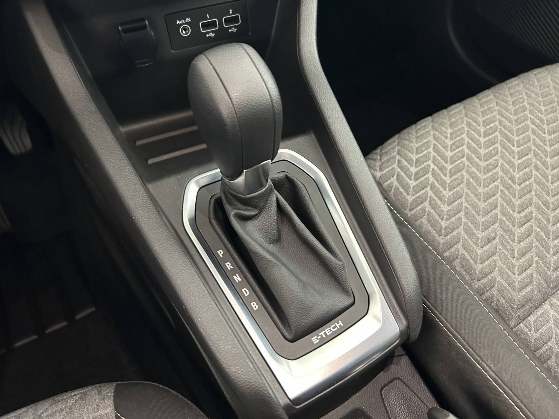 Vente en ligne Renault Clio 5 Clio E-Tech 140 - 21N au prix de 16 990 €