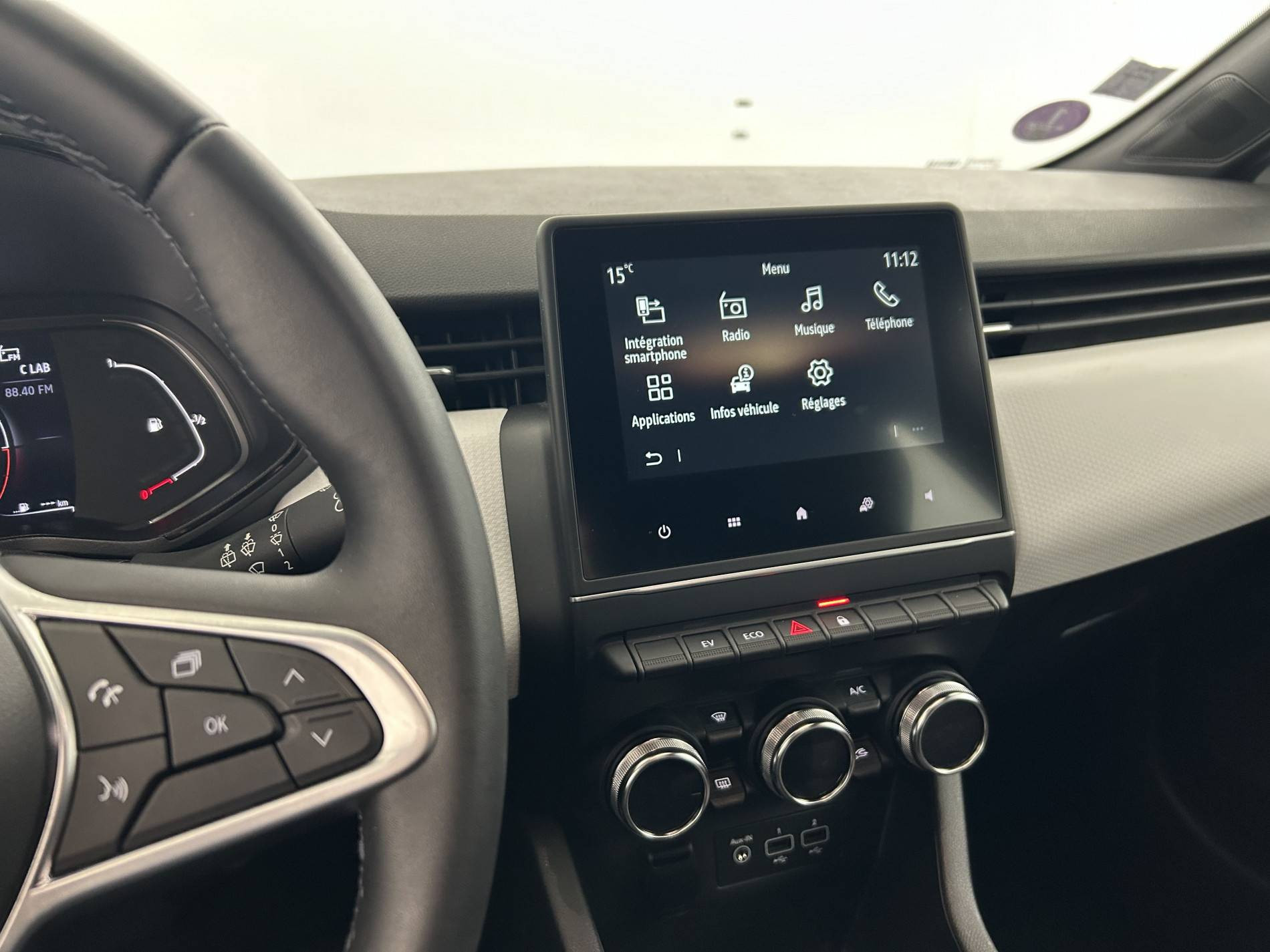 Vente en ligne Renault Clio 5 Clio E-Tech 140 - 21N au prix de 16 990 €