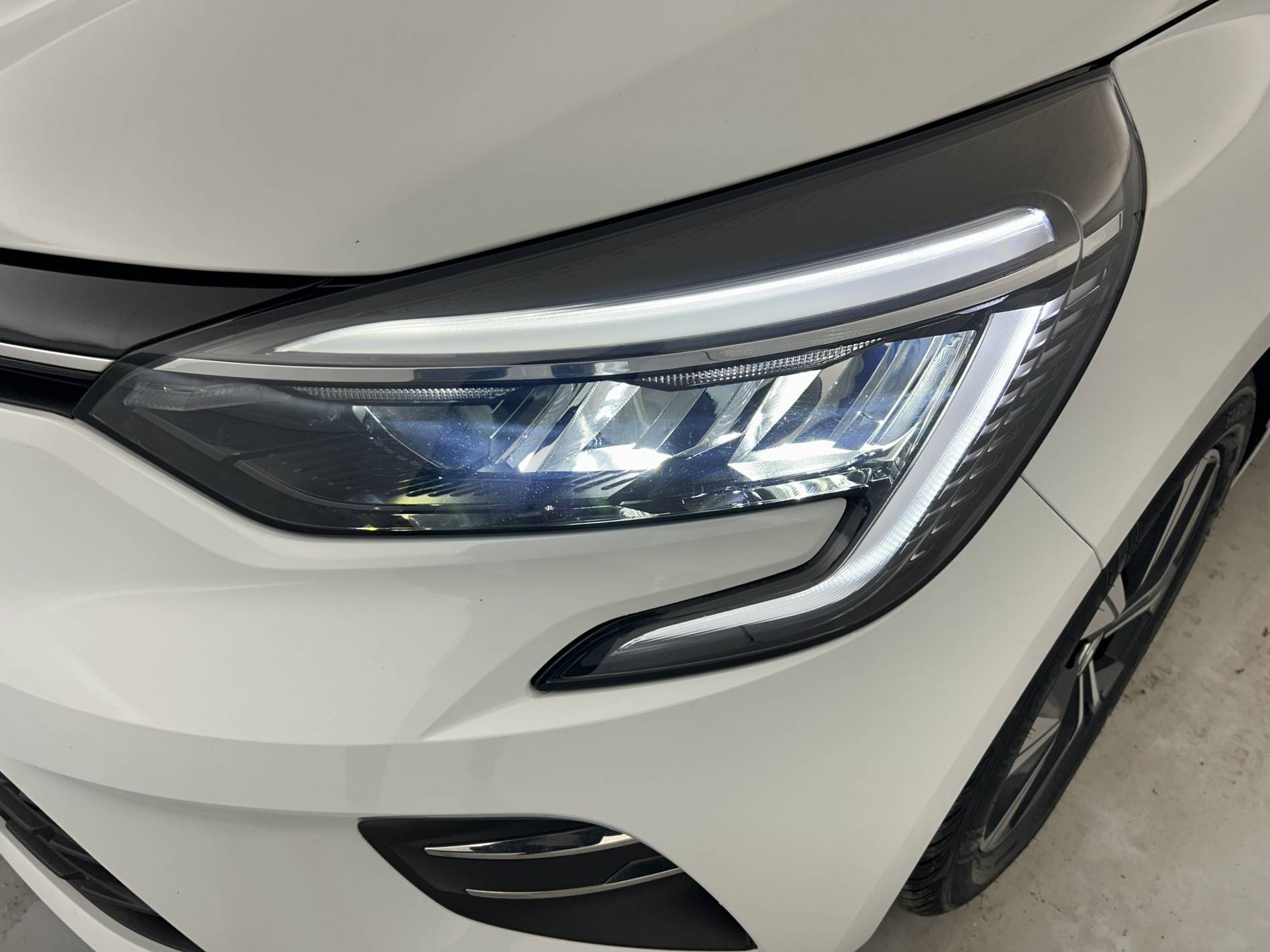 Vente en ligne Renault Clio 5 Clio E-Tech 140 - 21N au prix de 16 990 €