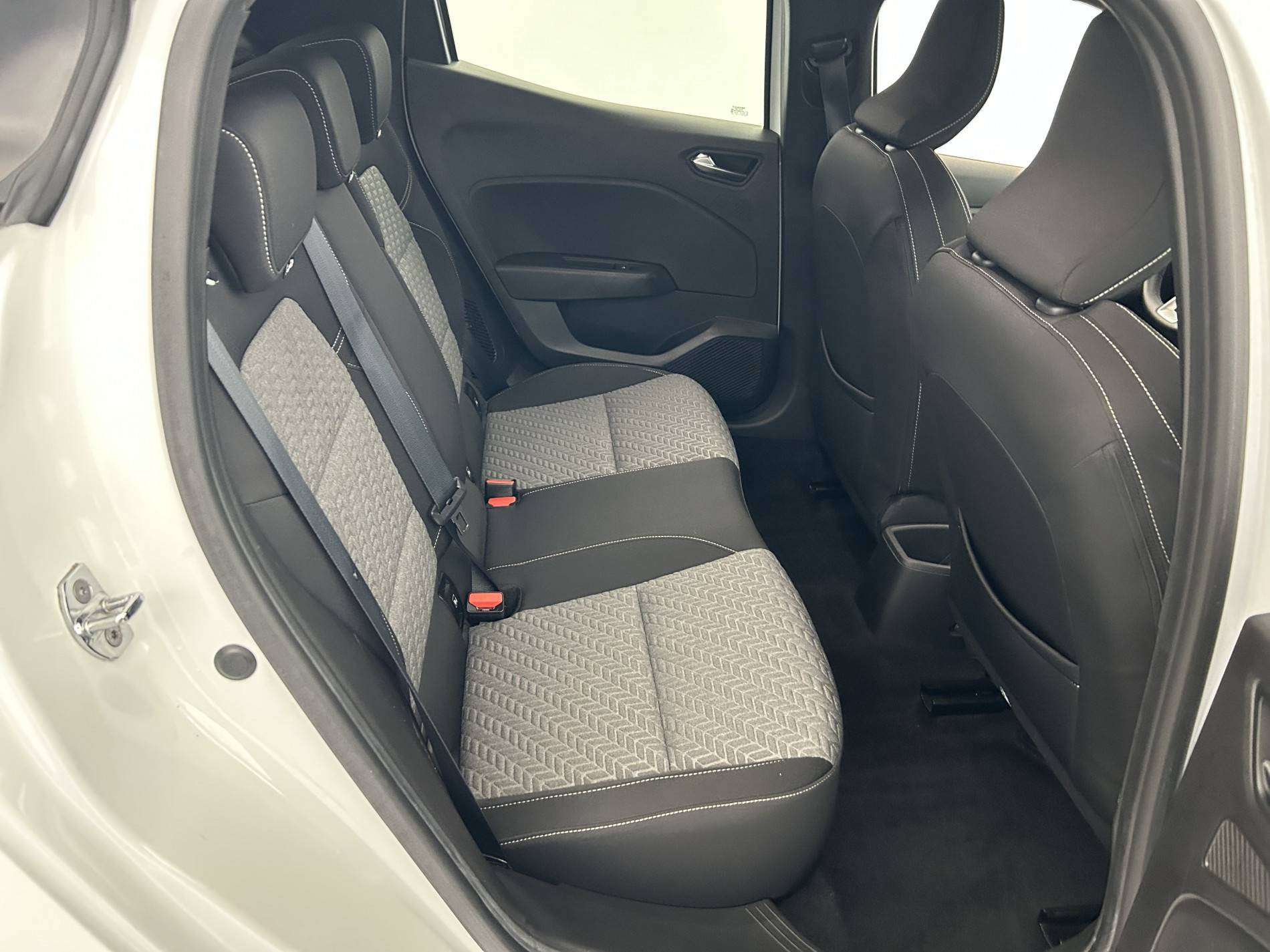 Vente en ligne Renault Clio 5 Clio E-Tech 140 - 21N au prix de 16 990 €