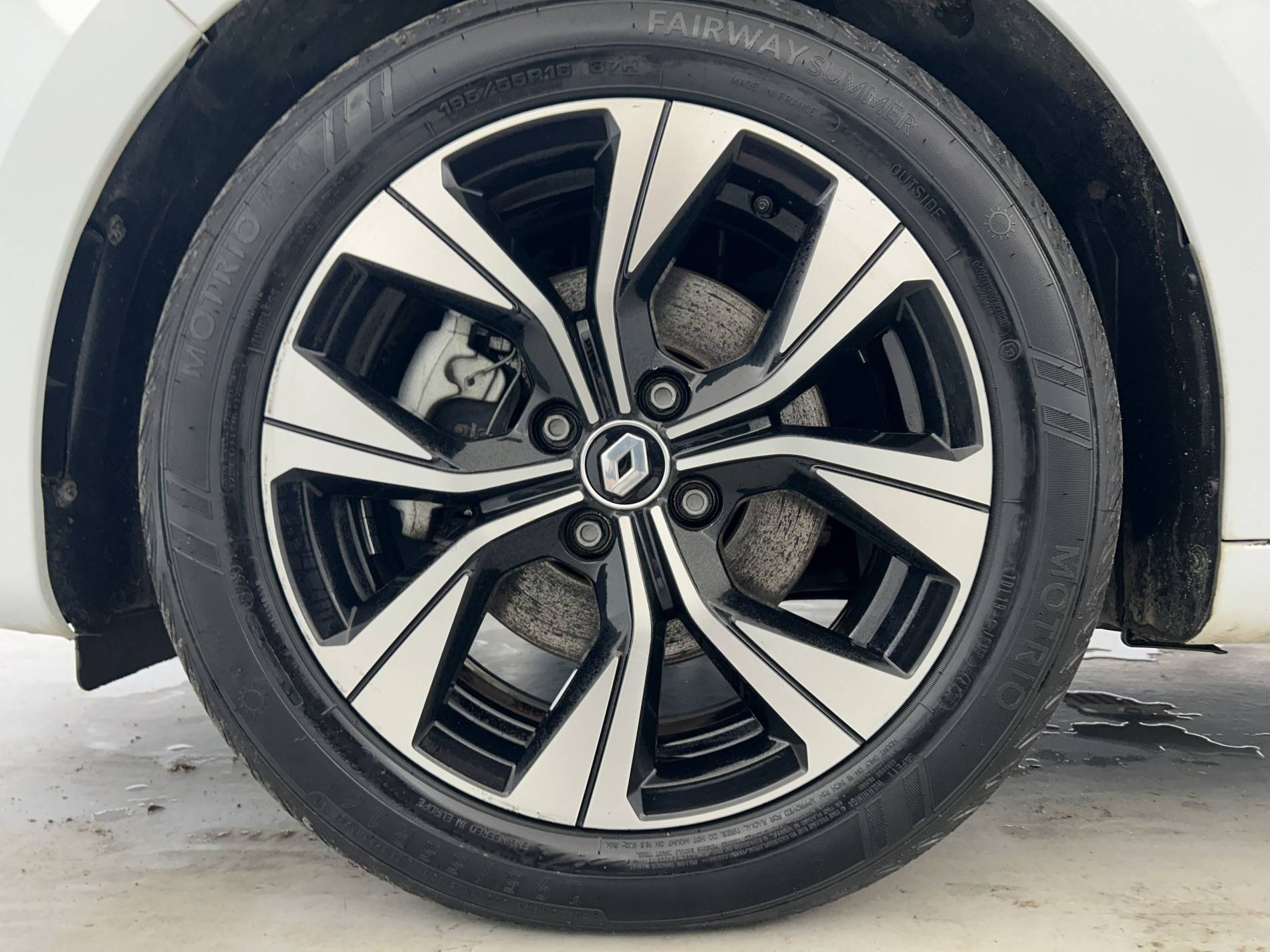 Vente en ligne Renault Clio 5 Clio E-Tech 140 - 21N au prix de 16 990 €