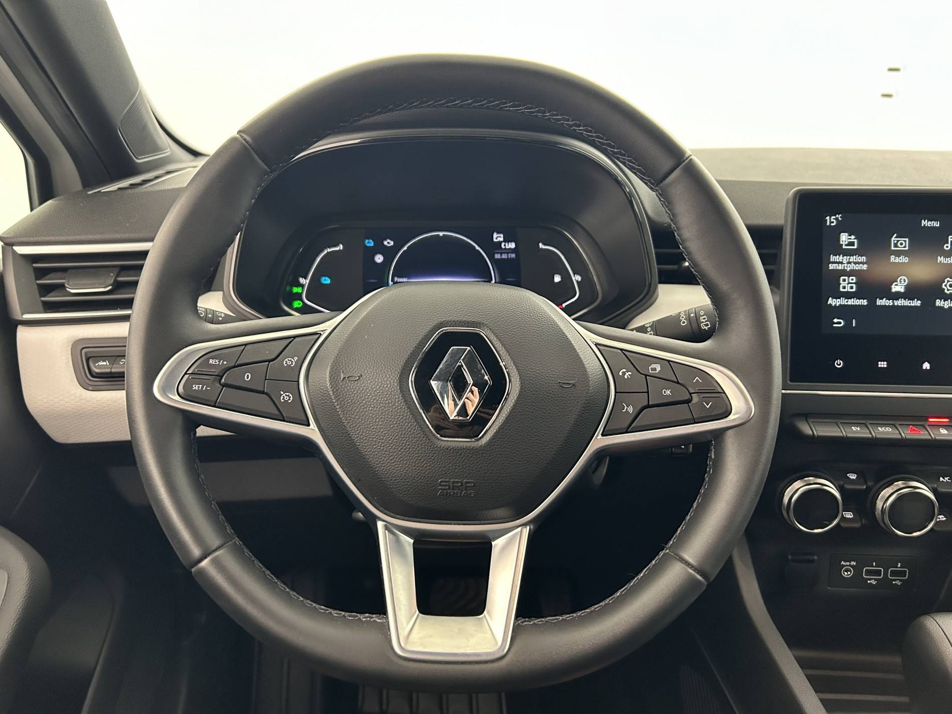 Vente en ligne Renault Clio 5 Clio E-Tech 140 - 21N au prix de 16 990 €