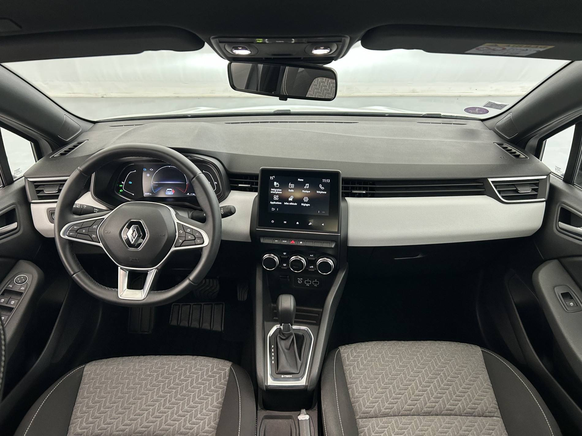 Vente en ligne Renault Clio 5 Clio E-Tech 140 - 21N au prix de 16 990 €