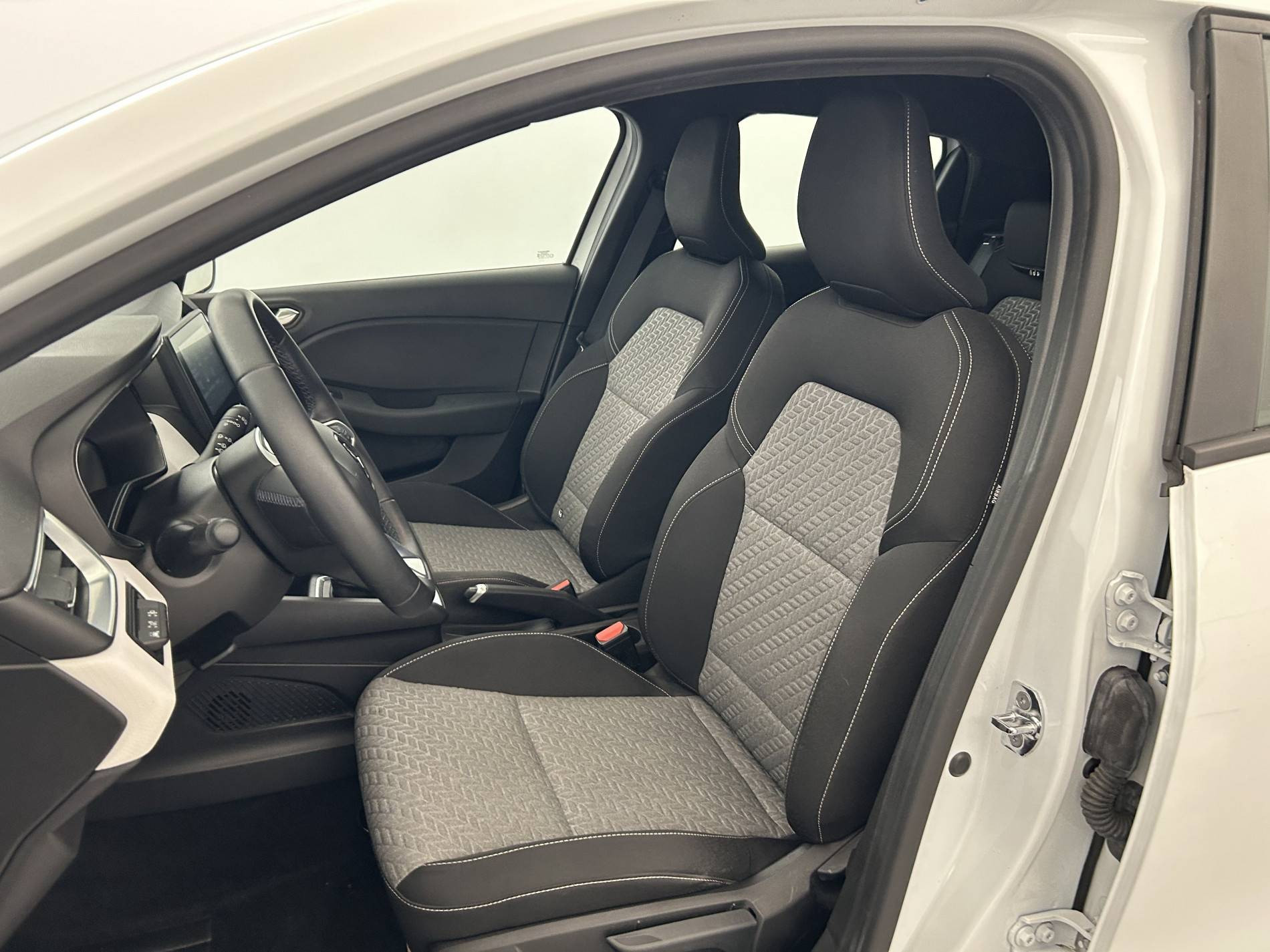 Vente en ligne Renault Clio 5 Clio E-Tech 140 - 21N au prix de 16 990 €