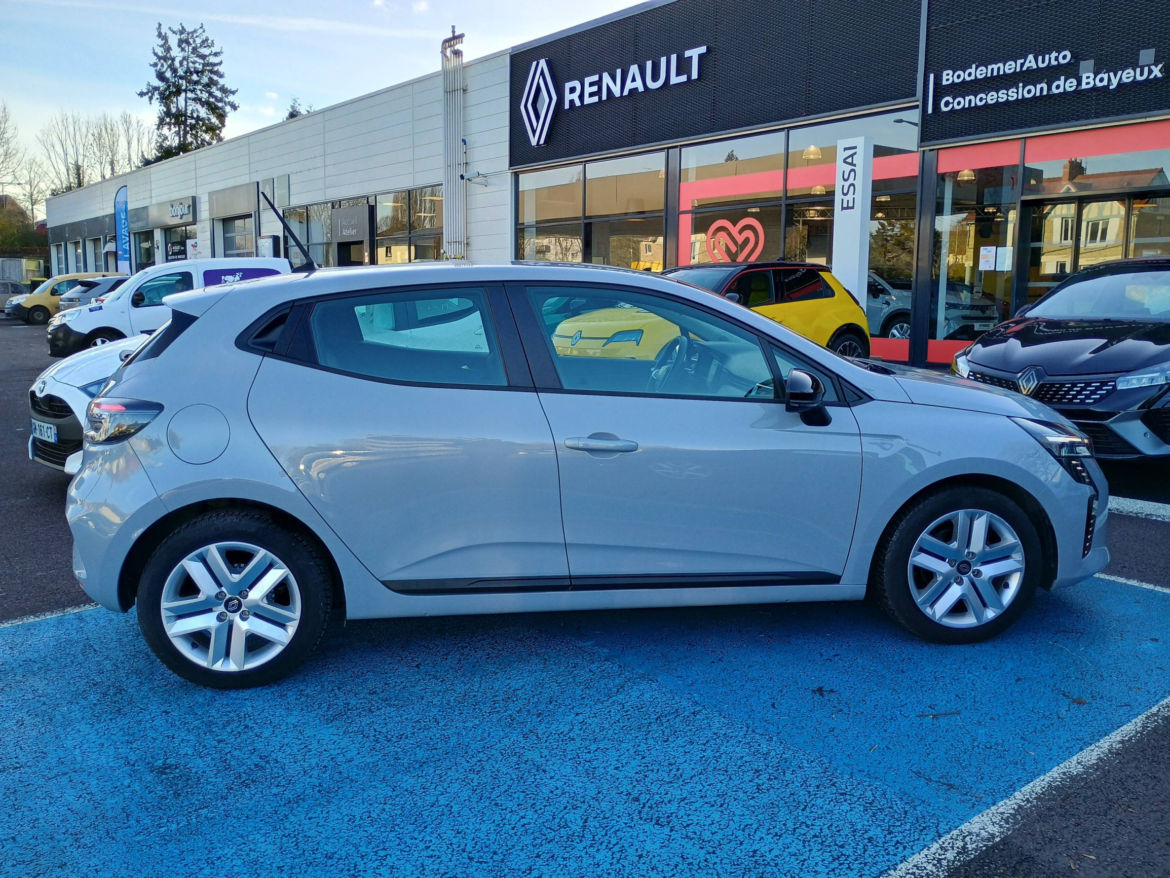 Vente en ligne Renault Clio 5 Clio Eco-G 100 ch GSR2 au prix de 16 990 €