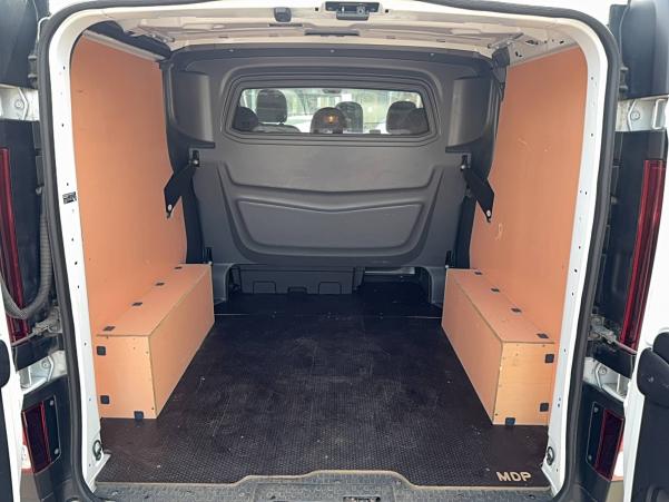 Vente en ligne Renault Trafic Cabine Approfondie TRAFIC CA L1H1 1000 KG DCI 120 au prix de 17 990 €