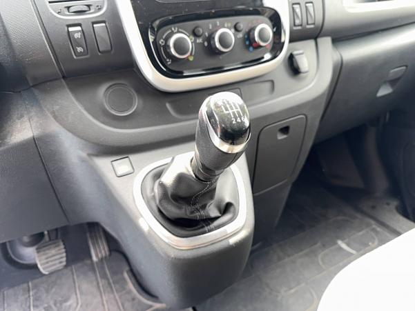 Vente en ligne Renault Trafic Cabine Approfondie TRAFIC CA L1H1 1000 KG DCI 120 au prix de 17 990 €