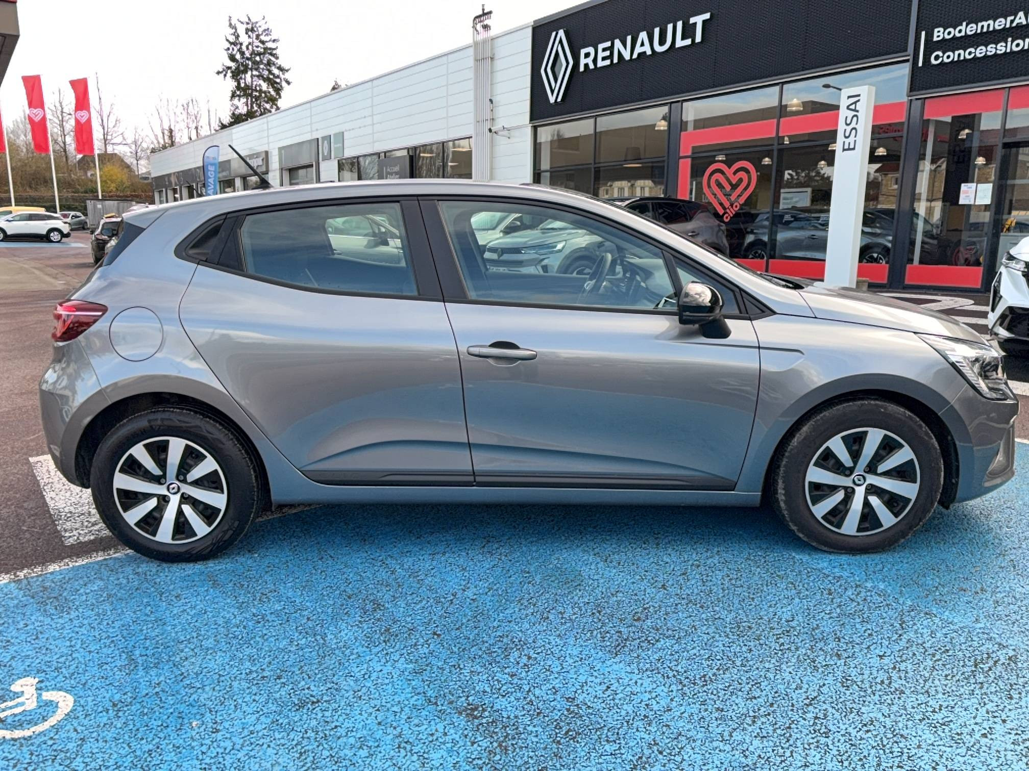 Vente en ligne Renault Clio 5 Clio TCe 90 au prix de 14 990 €