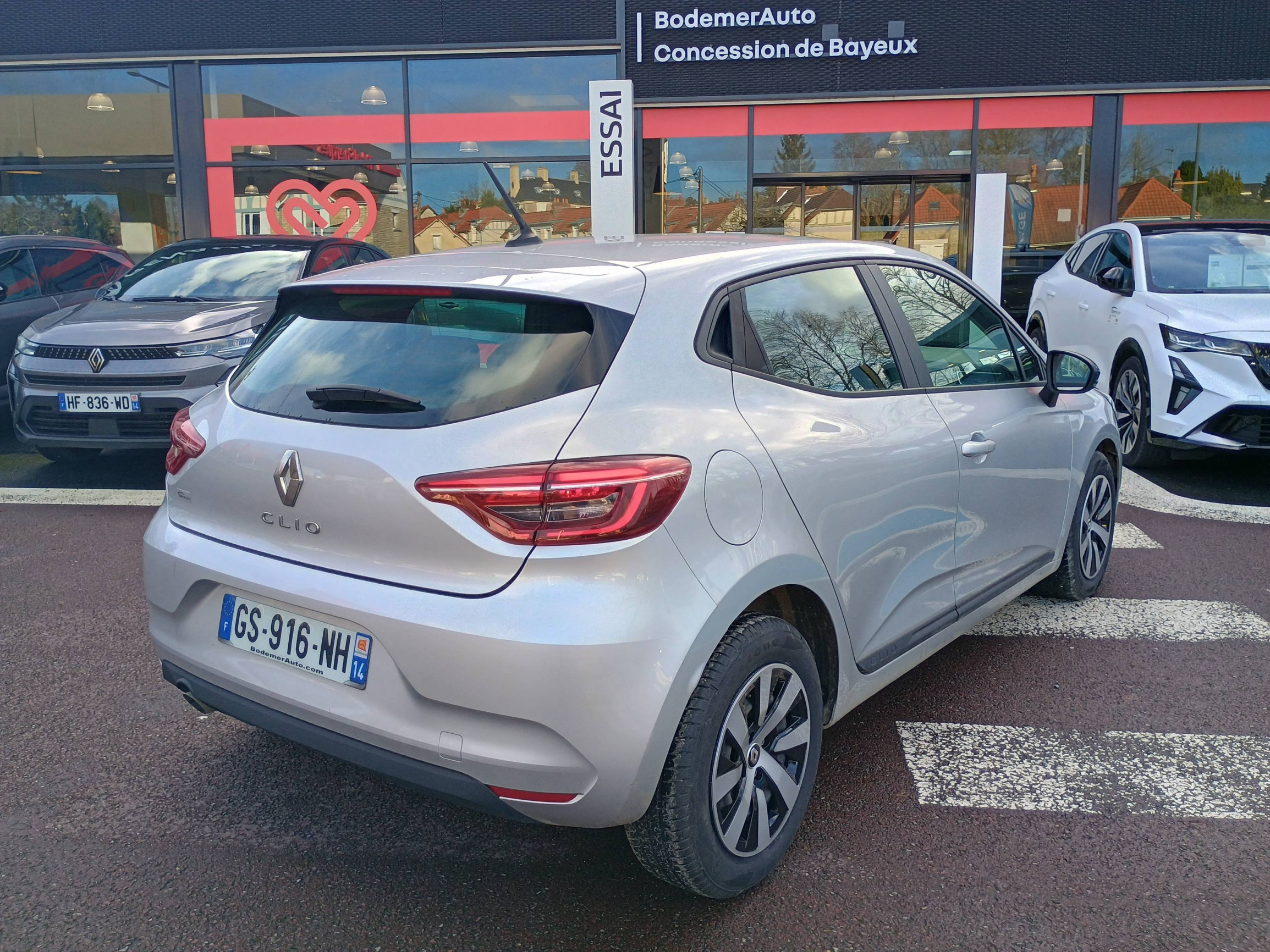 Vente en ligne Renault Clio 5 Clio TCe 90 au prix de 14 990 €