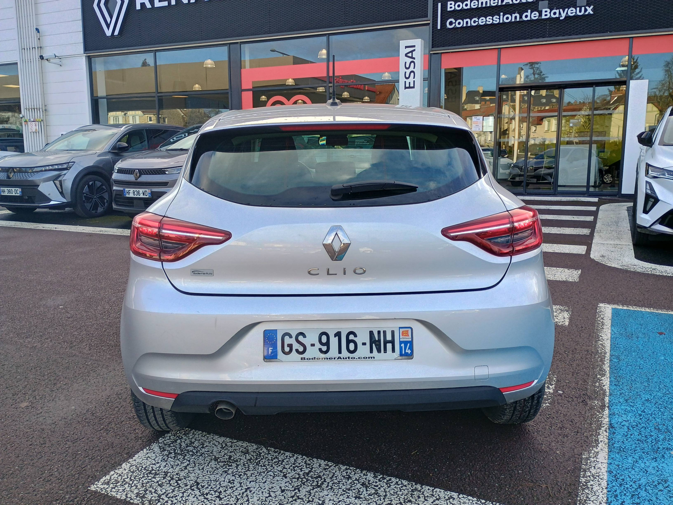 Vente en ligne Renault Clio 5 Clio TCe 90 au prix de 14 990 €