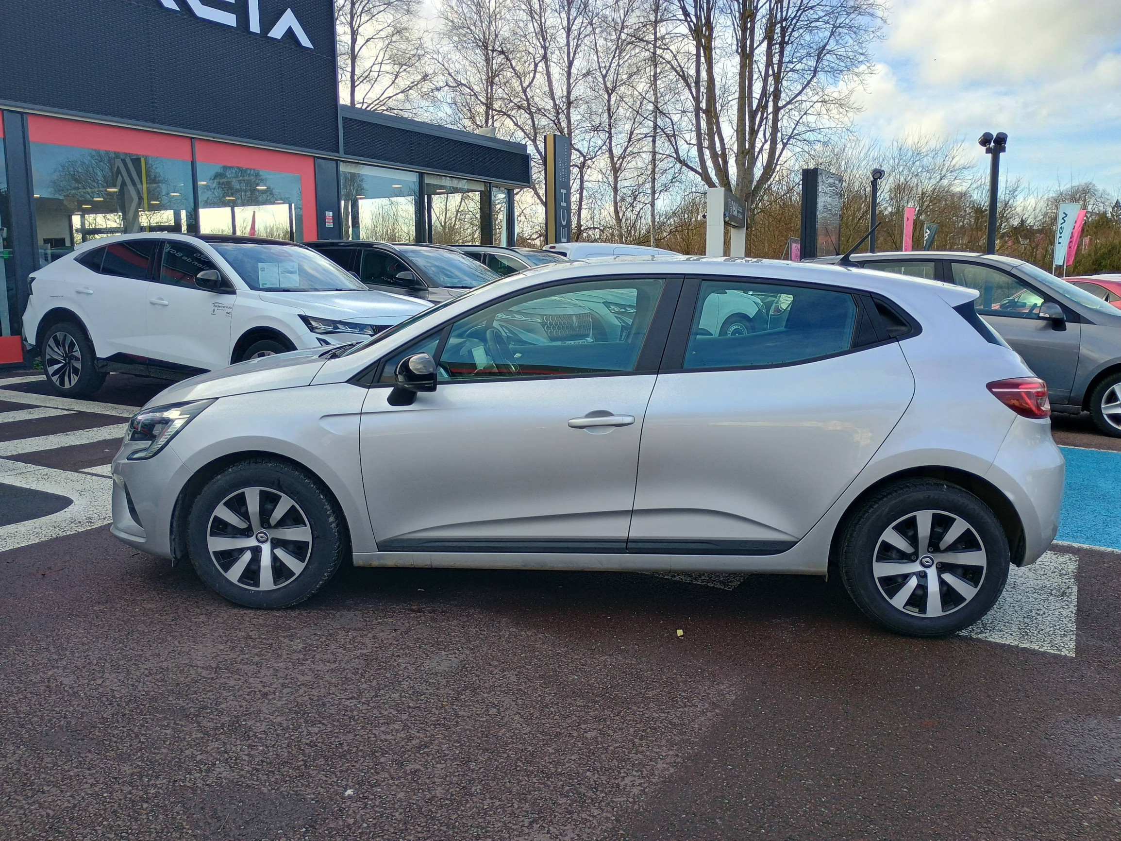 Vente en ligne Renault Clio 5 Clio TCe 90 au prix de 14 990 €