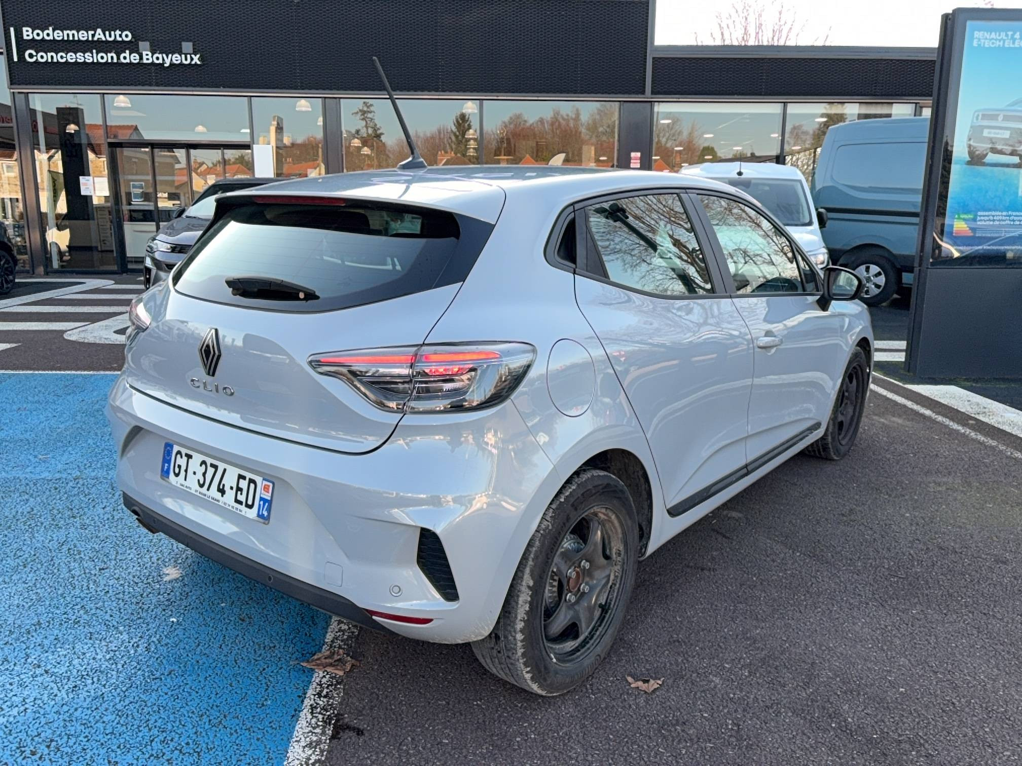 Vente en ligne Renault Clio 5 Clio TCe 90 au prix de 149 990 €