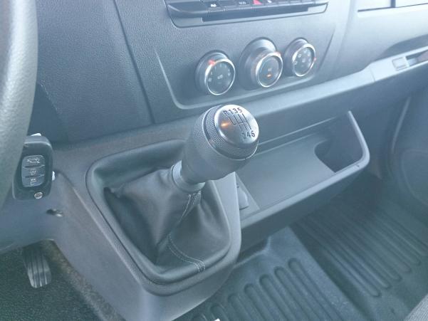 Vente en ligne Renault Master Fourgon MASTER FGN TRAC F3300 L2H2 DCI 135 au prix de 23 490 €